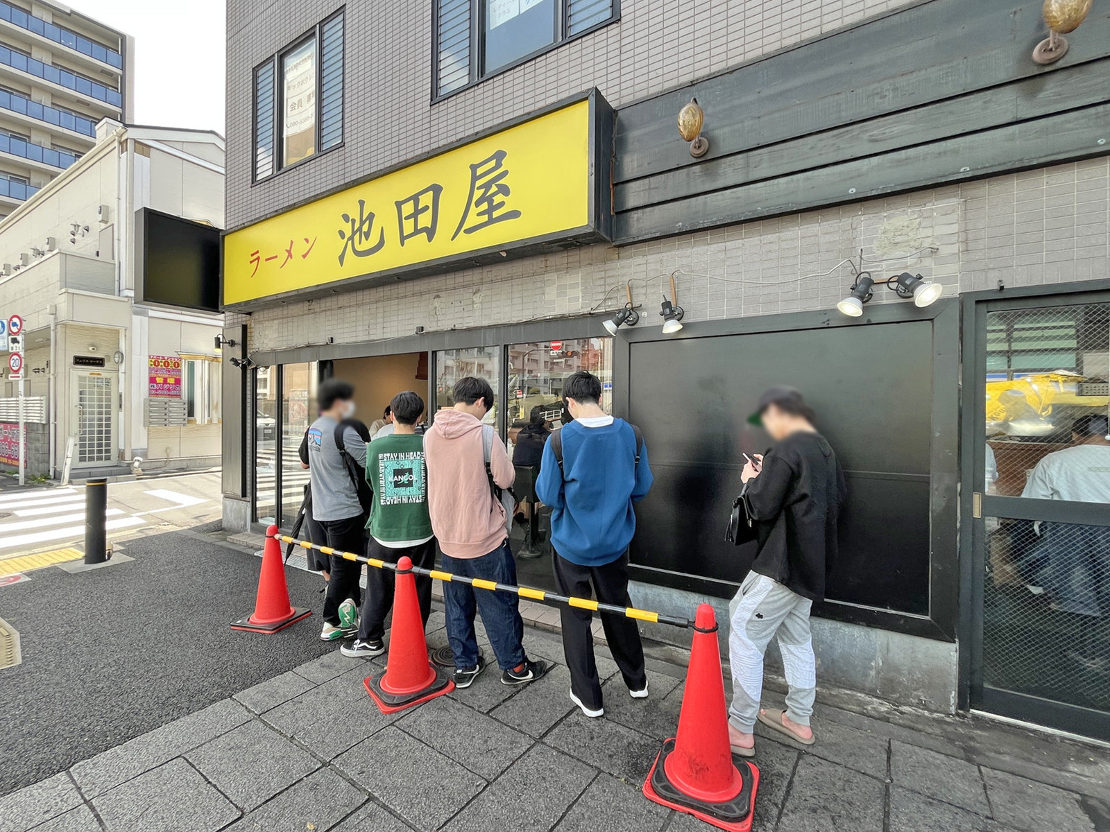 同じ並びのラーメン池田屋 東京高田馬場店