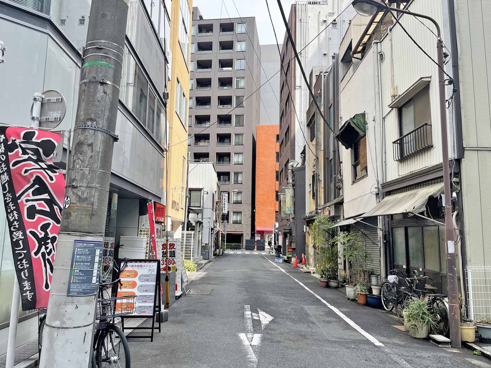 神田前原ビル前面の通り