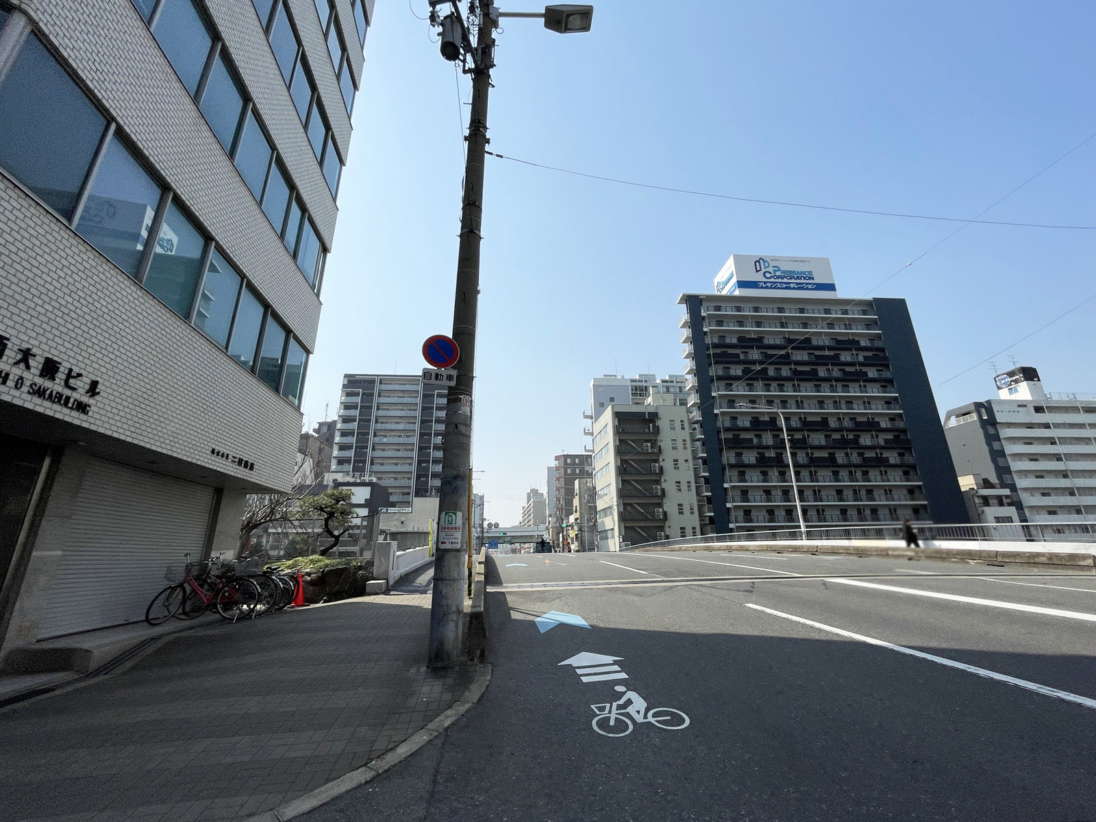 西大阪ビル前面の通り