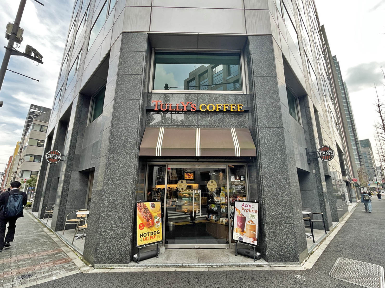 徒歩4分のタリーズコーヒー 神田橋本郷通り店