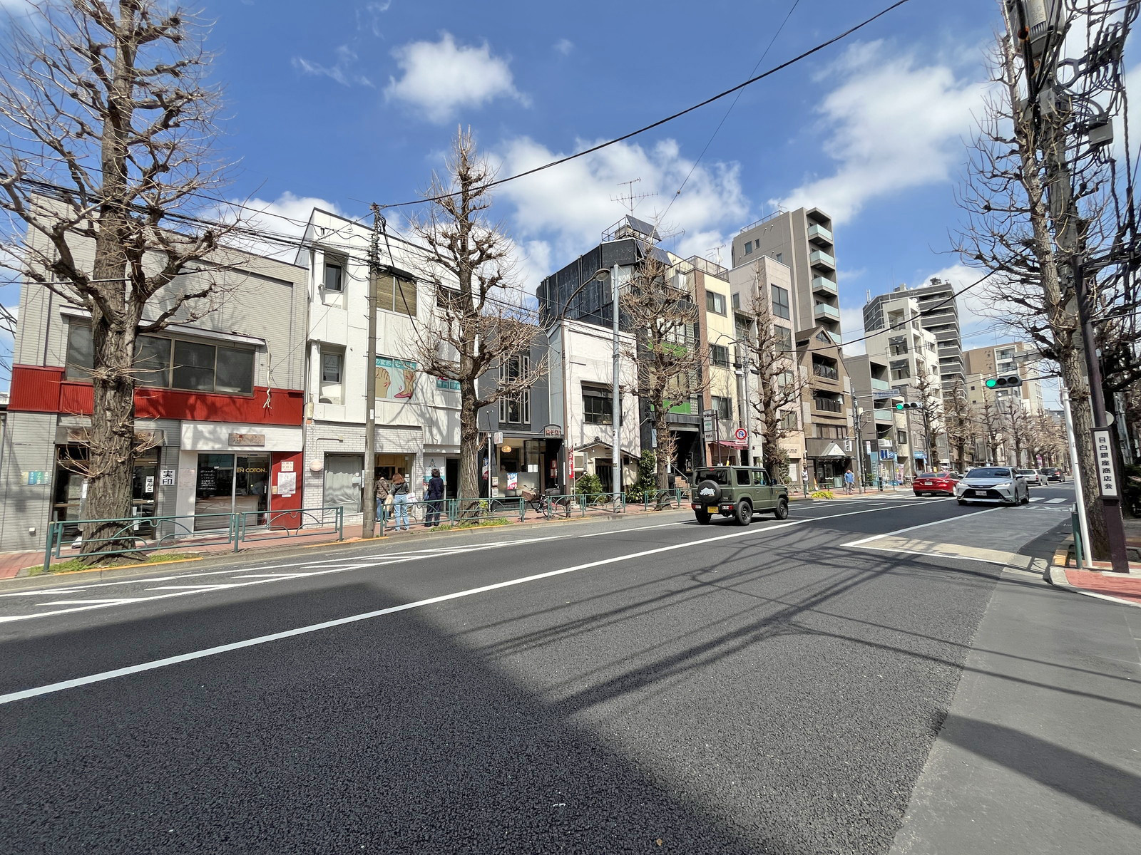 下落合三丁目貸店舗・事務所前面の目白通り