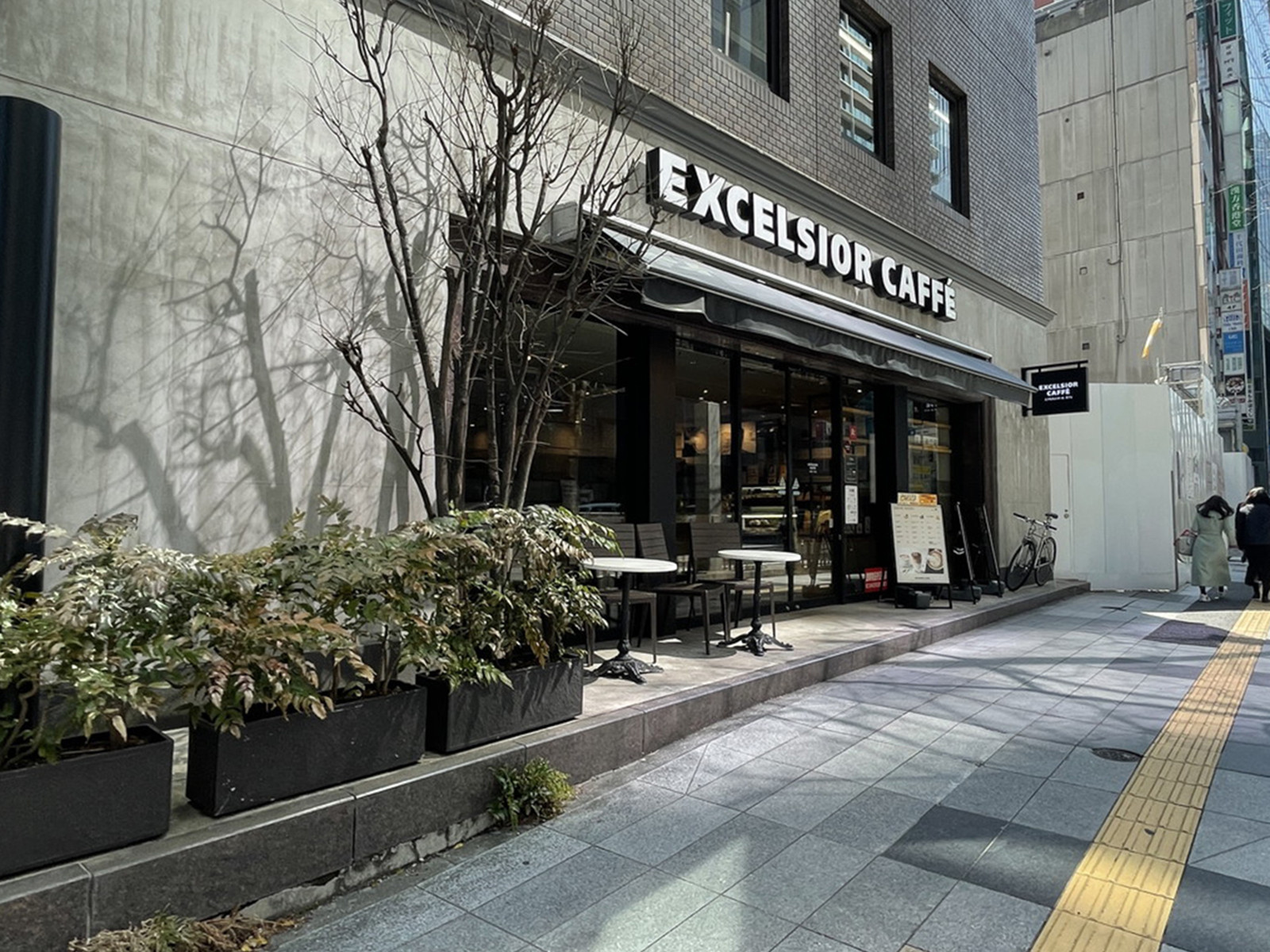 徒歩1分のエクセルシオールカフェ八重洲1丁目店