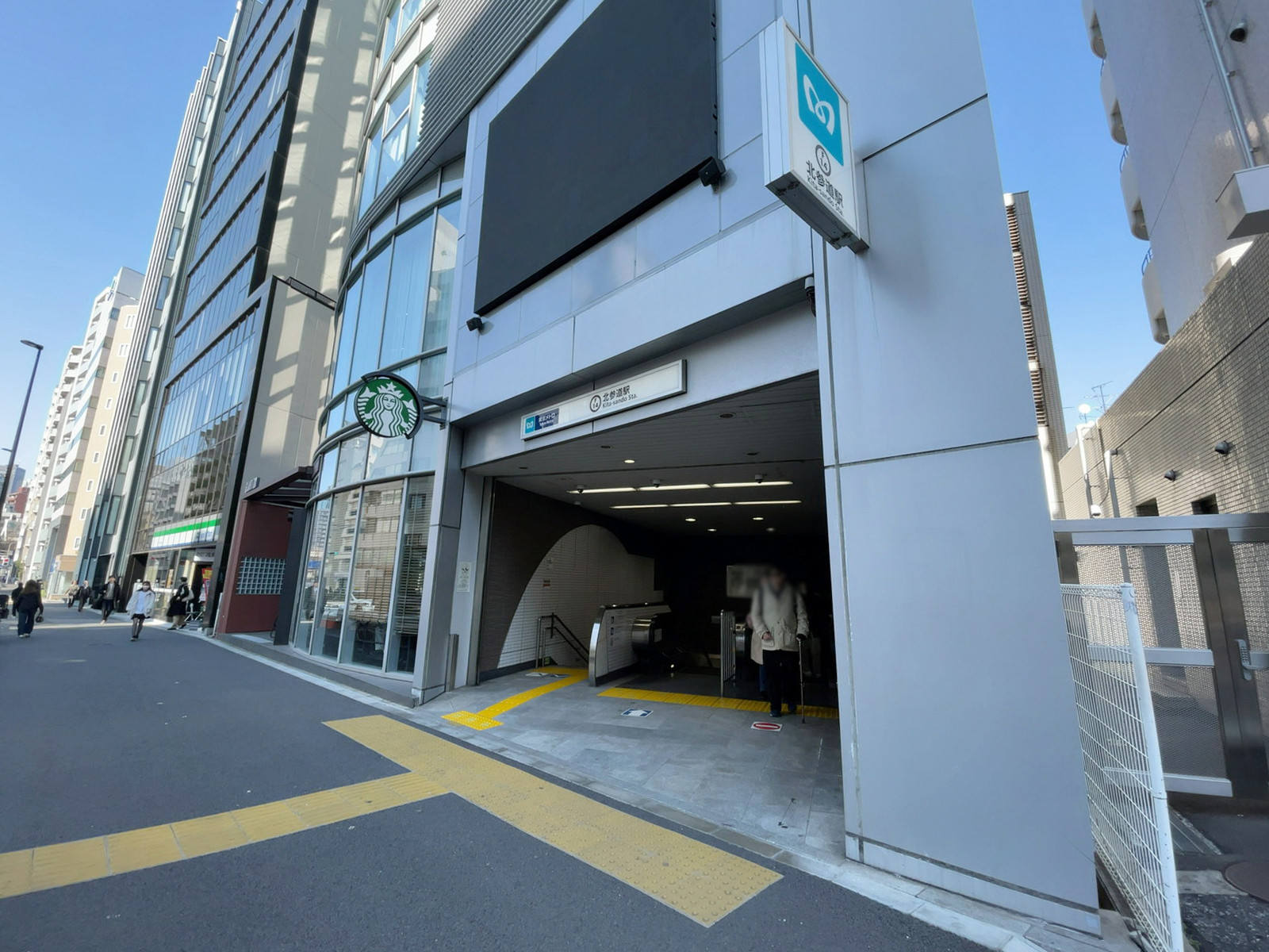 徒歩圏内の「北参道駅」