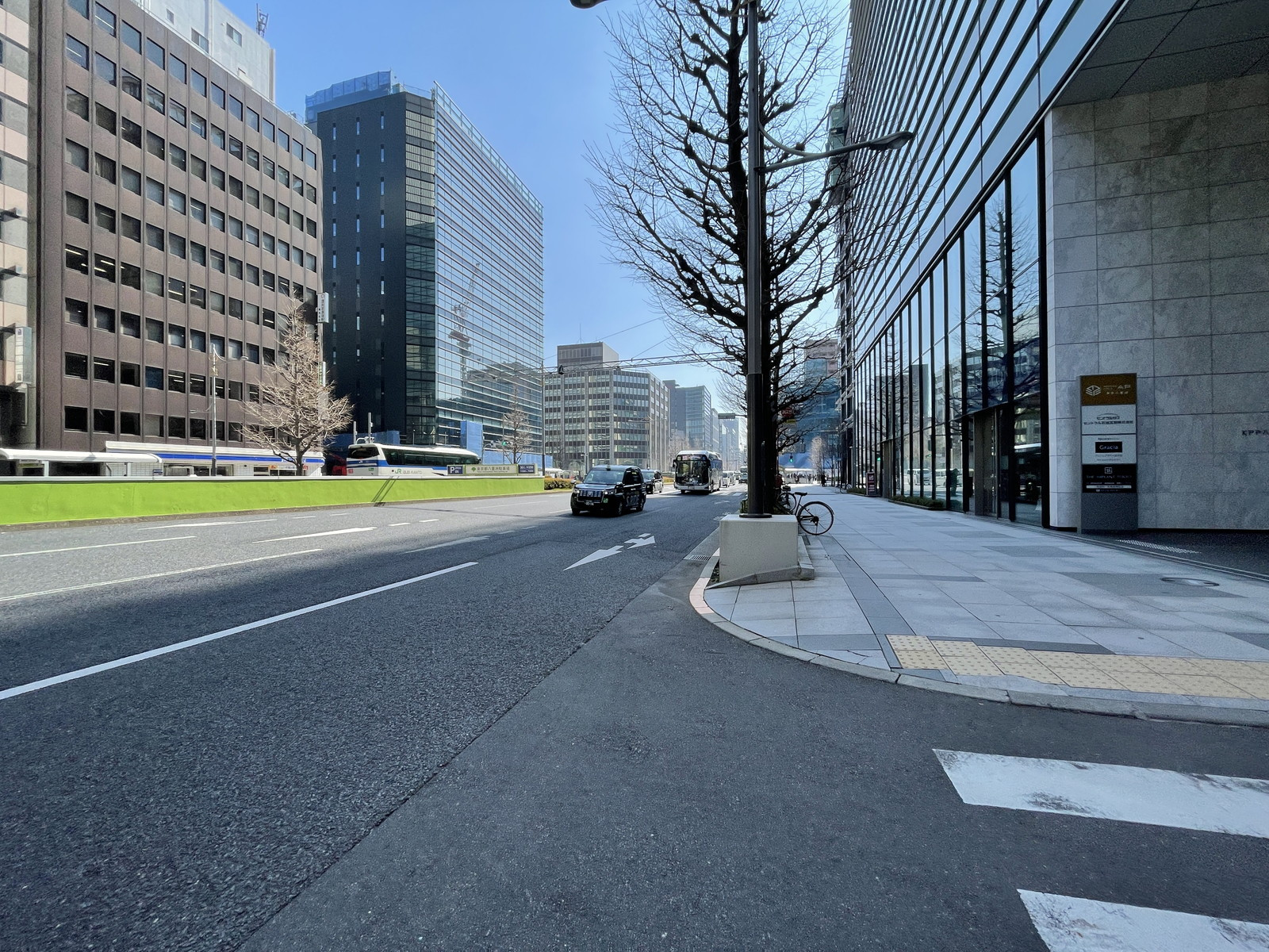 八重洲中央ビル前面の通り