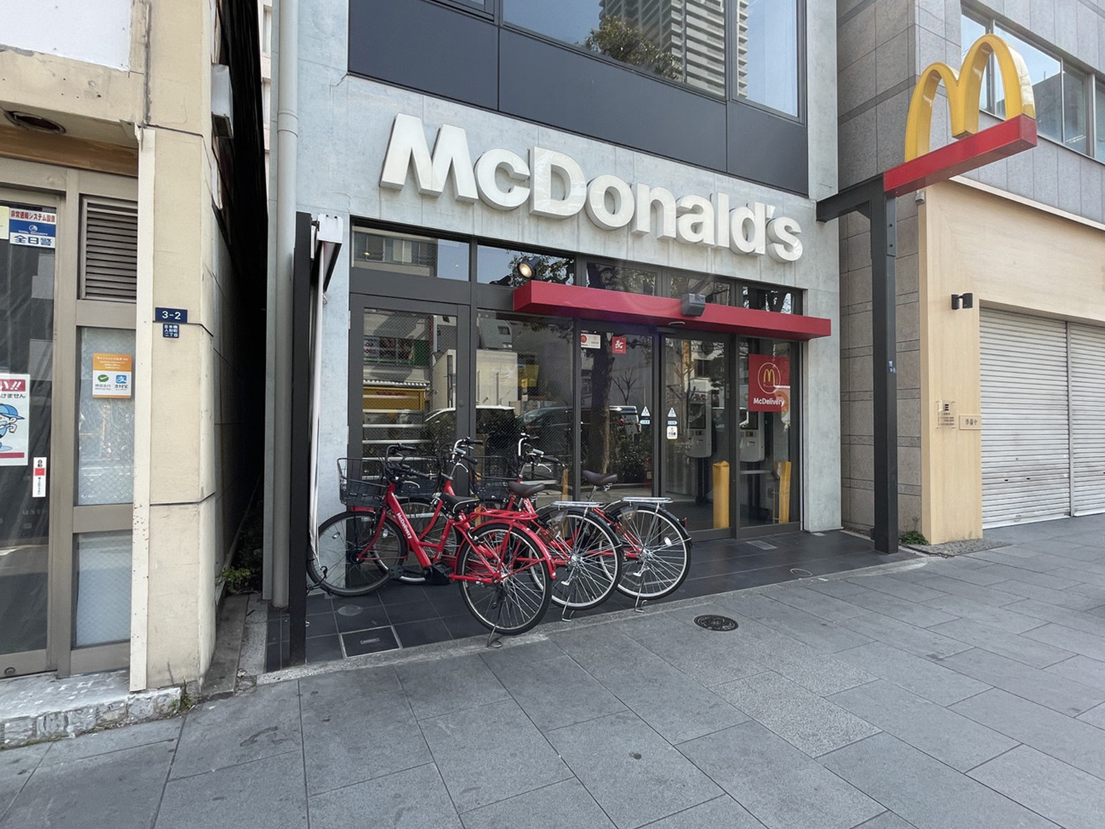 徒歩1分のマクドナルド人形町店