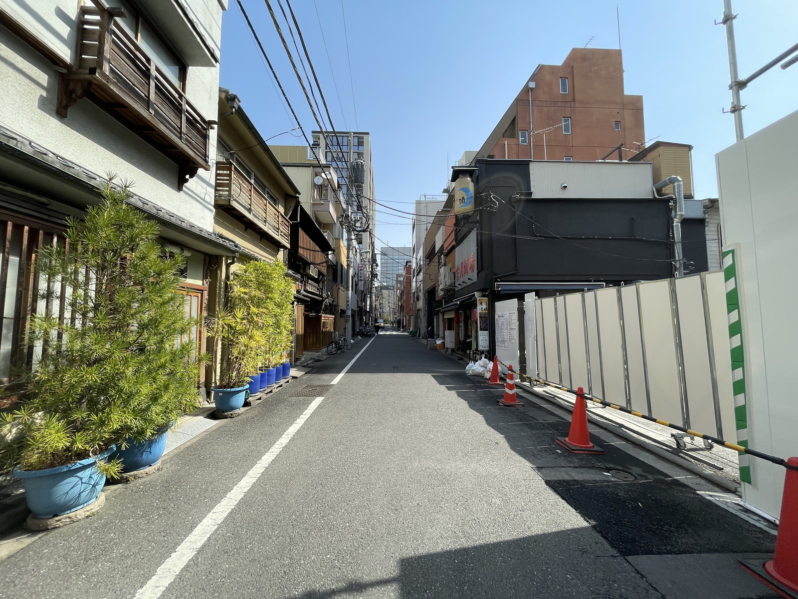 NSビル前面の通り