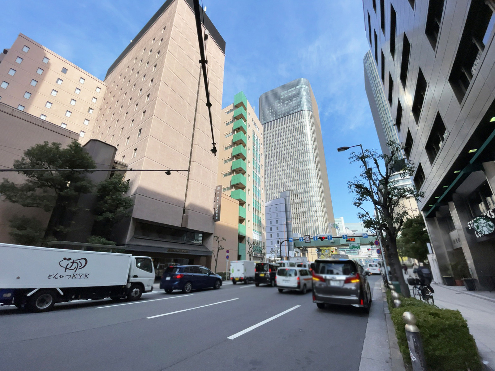 肥後橋官報ビル前面の通り