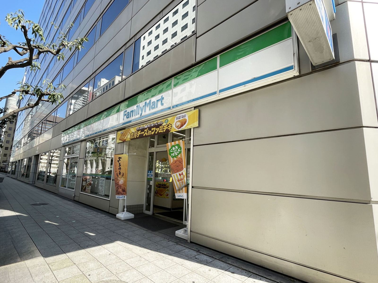 付近のファミリーマート 京町堀店