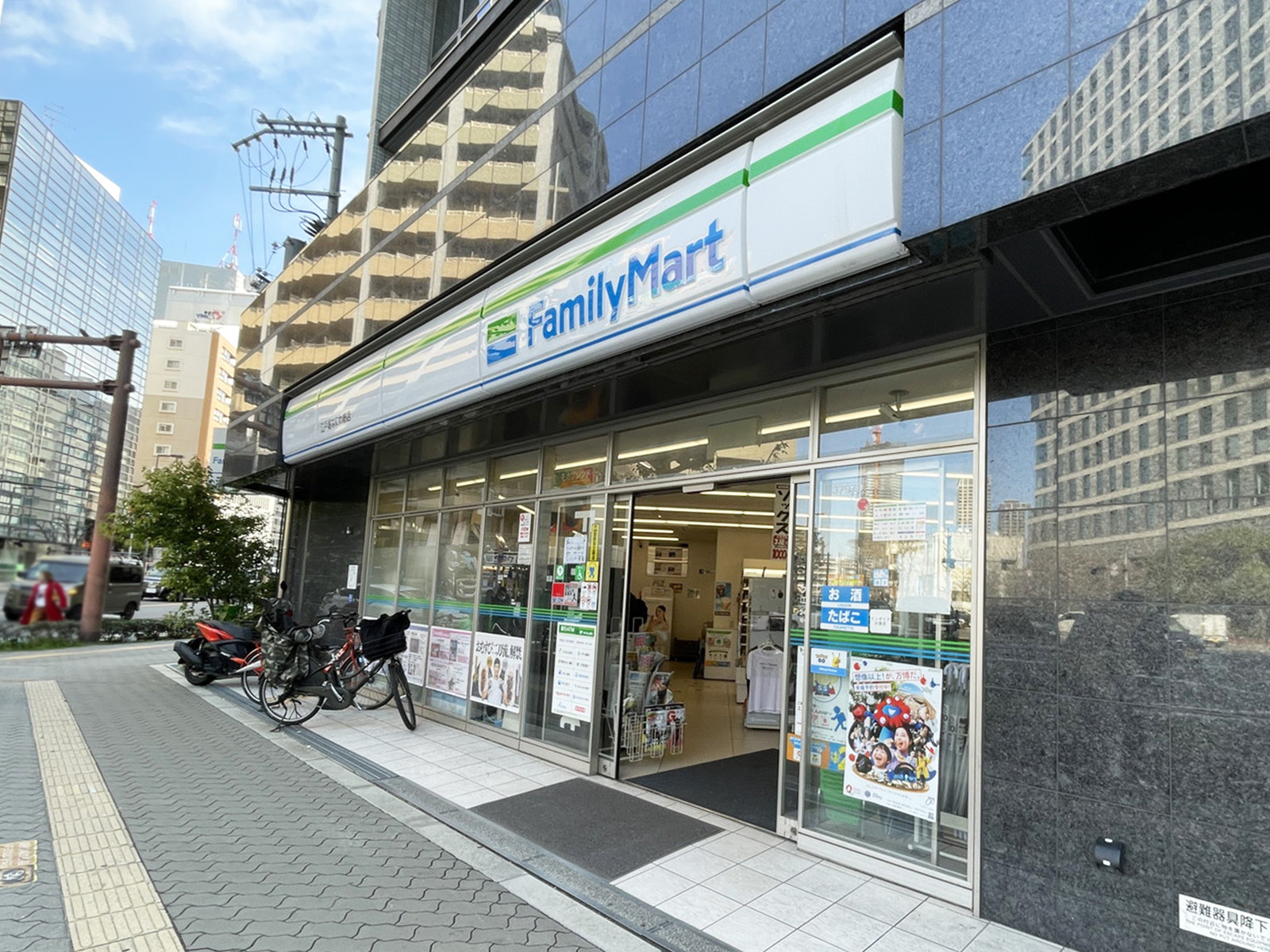 至近のファミリーマート 江戸堀なにわ筋店