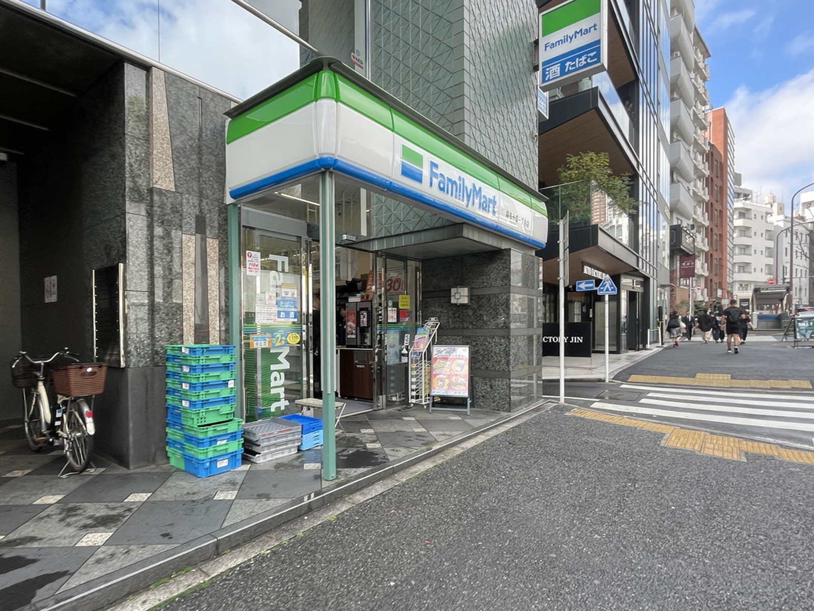 徒歩1分のファミリーマート麻布十番1丁目店