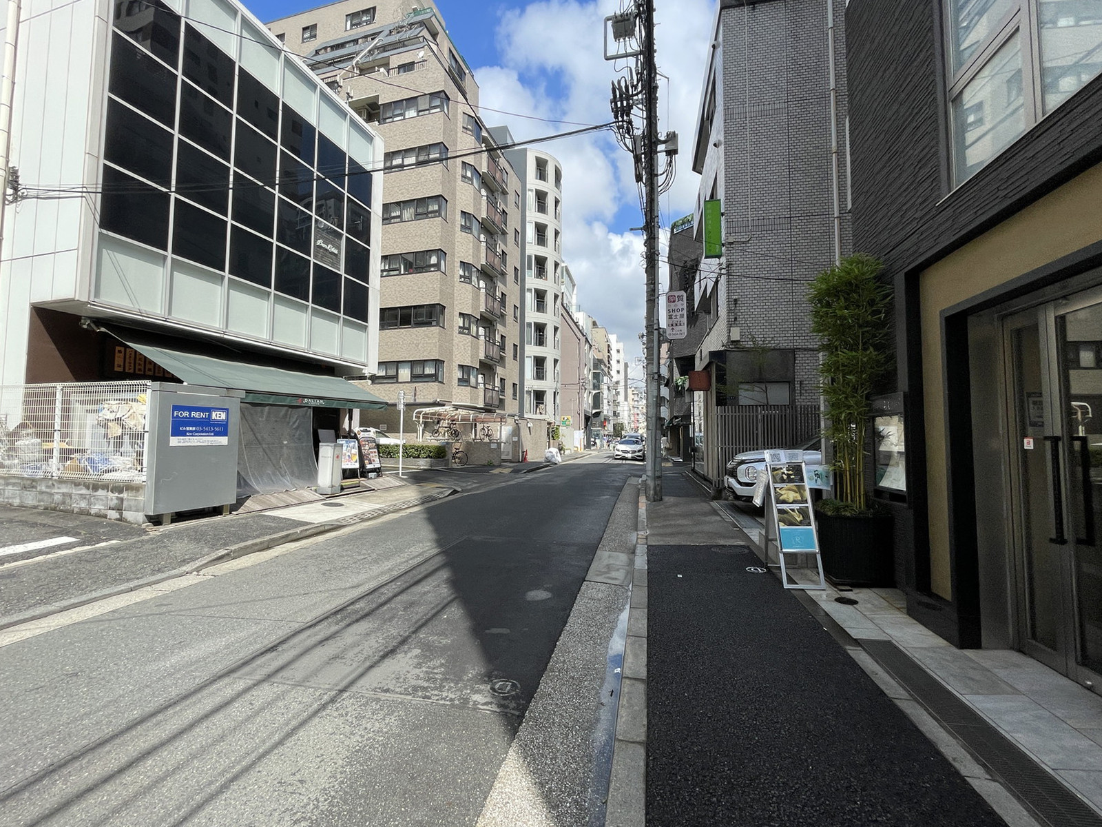 NS麻布十番ビル前面の通り