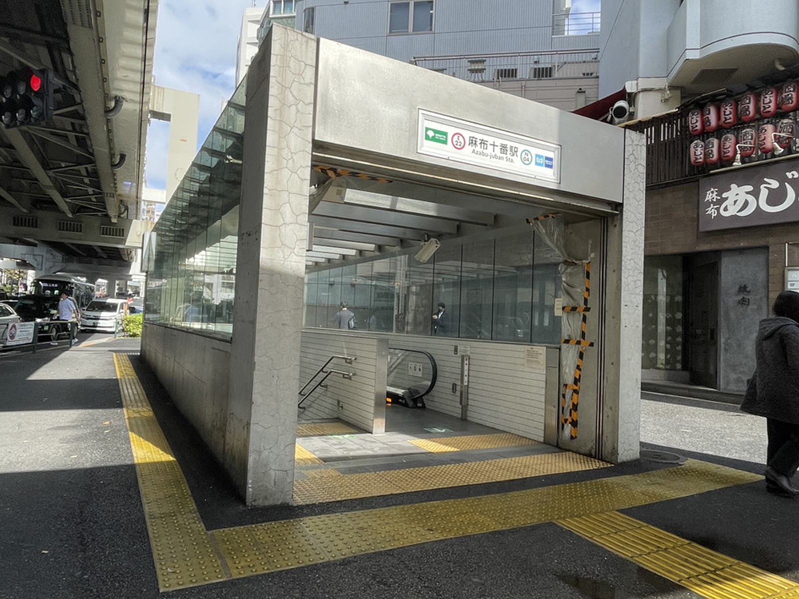 最寄りの「麻布十番駅」