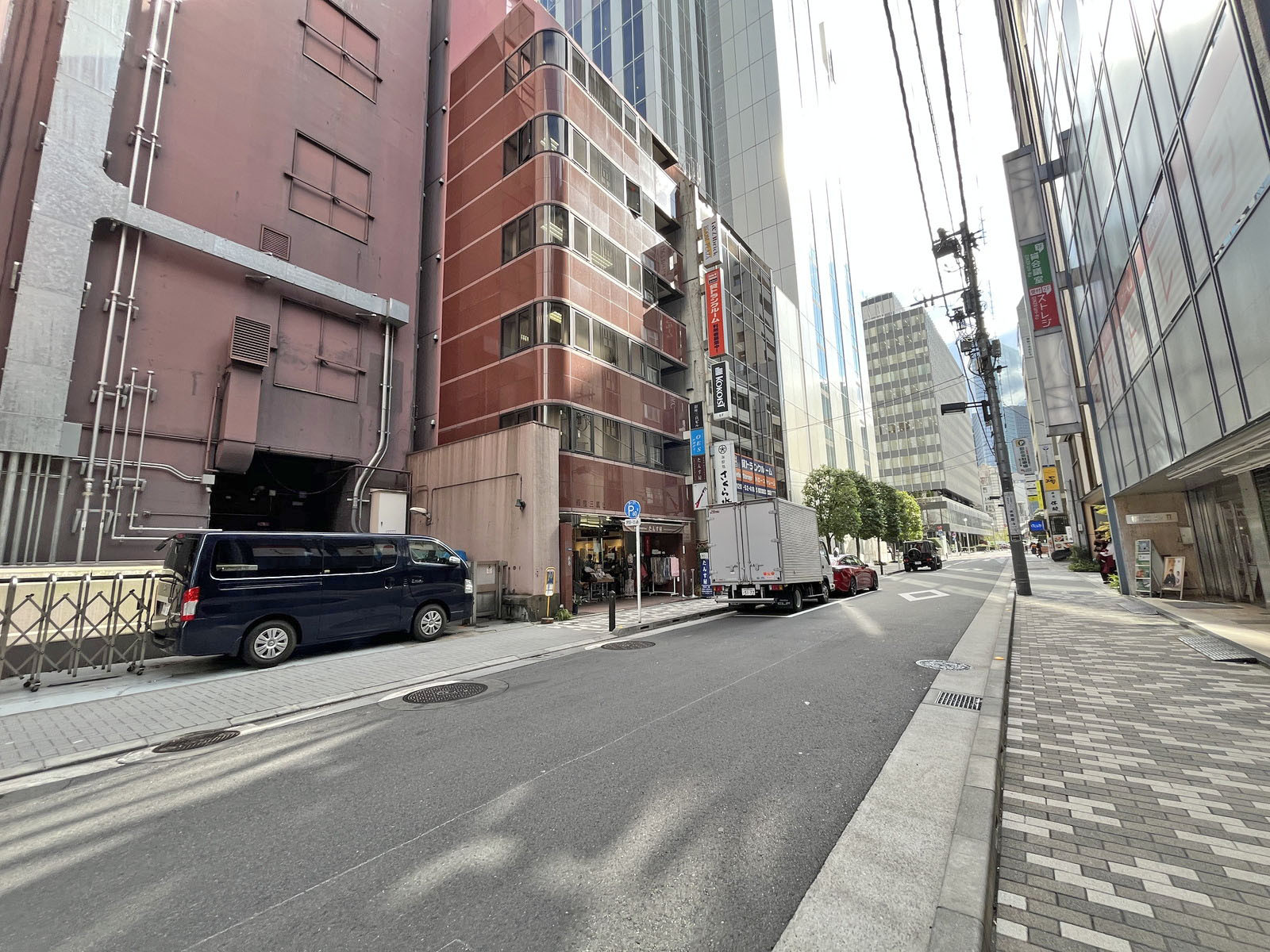 光澤堂GINZAビル前面通り