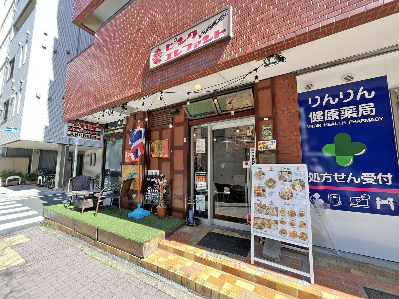 同じ並びのタイ料理ピンクエレファントEXPRESS