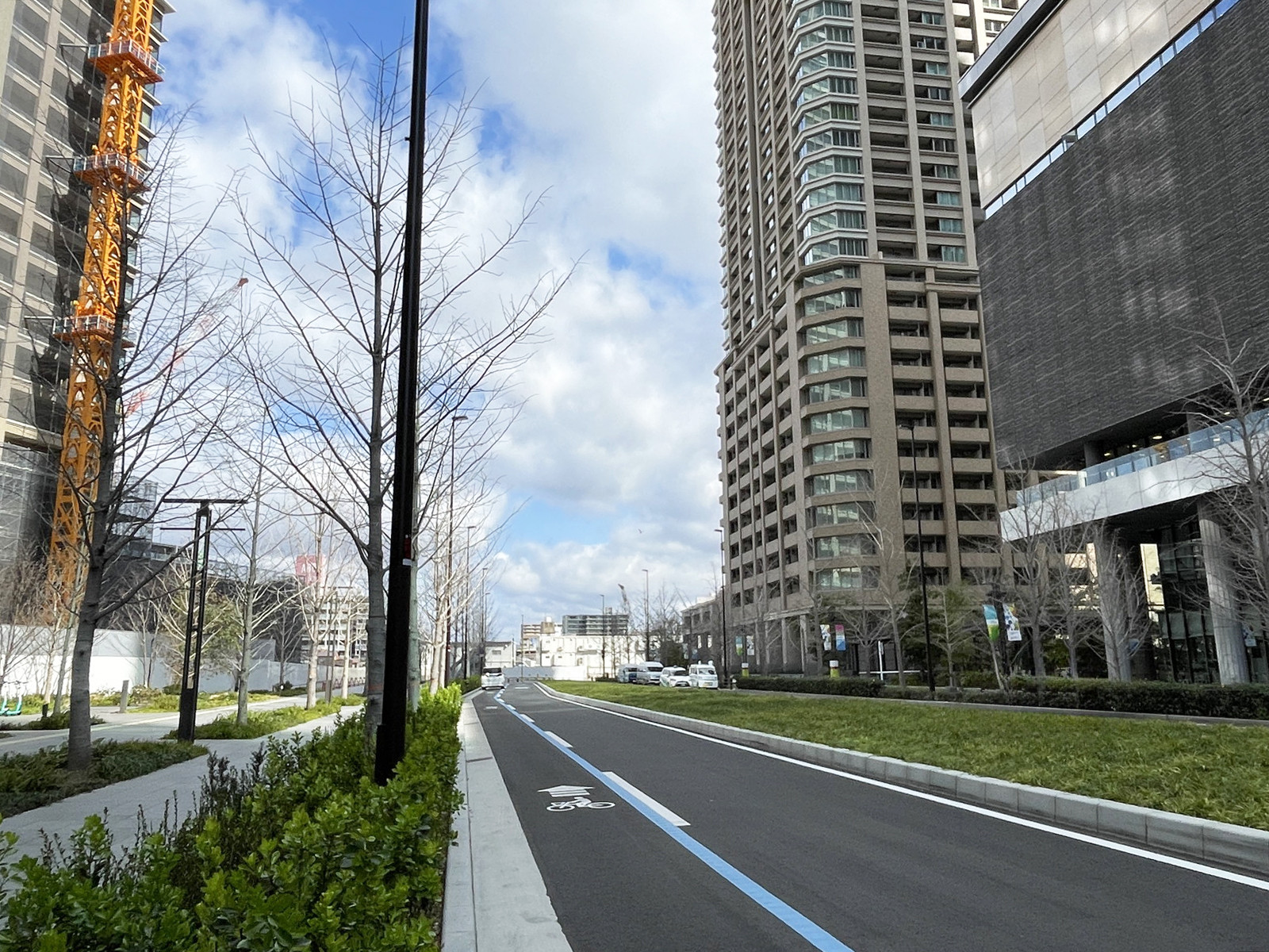 グラングリーン大阪北館 JAM BASE前面の通り