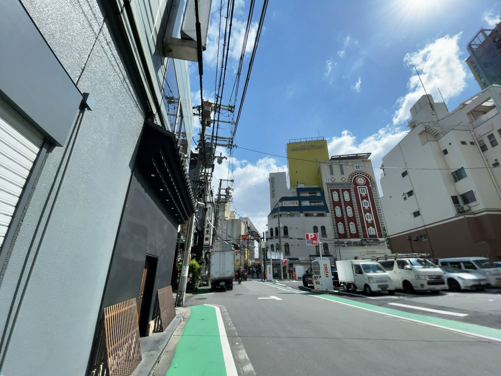 エーワンビルディング前面の通り