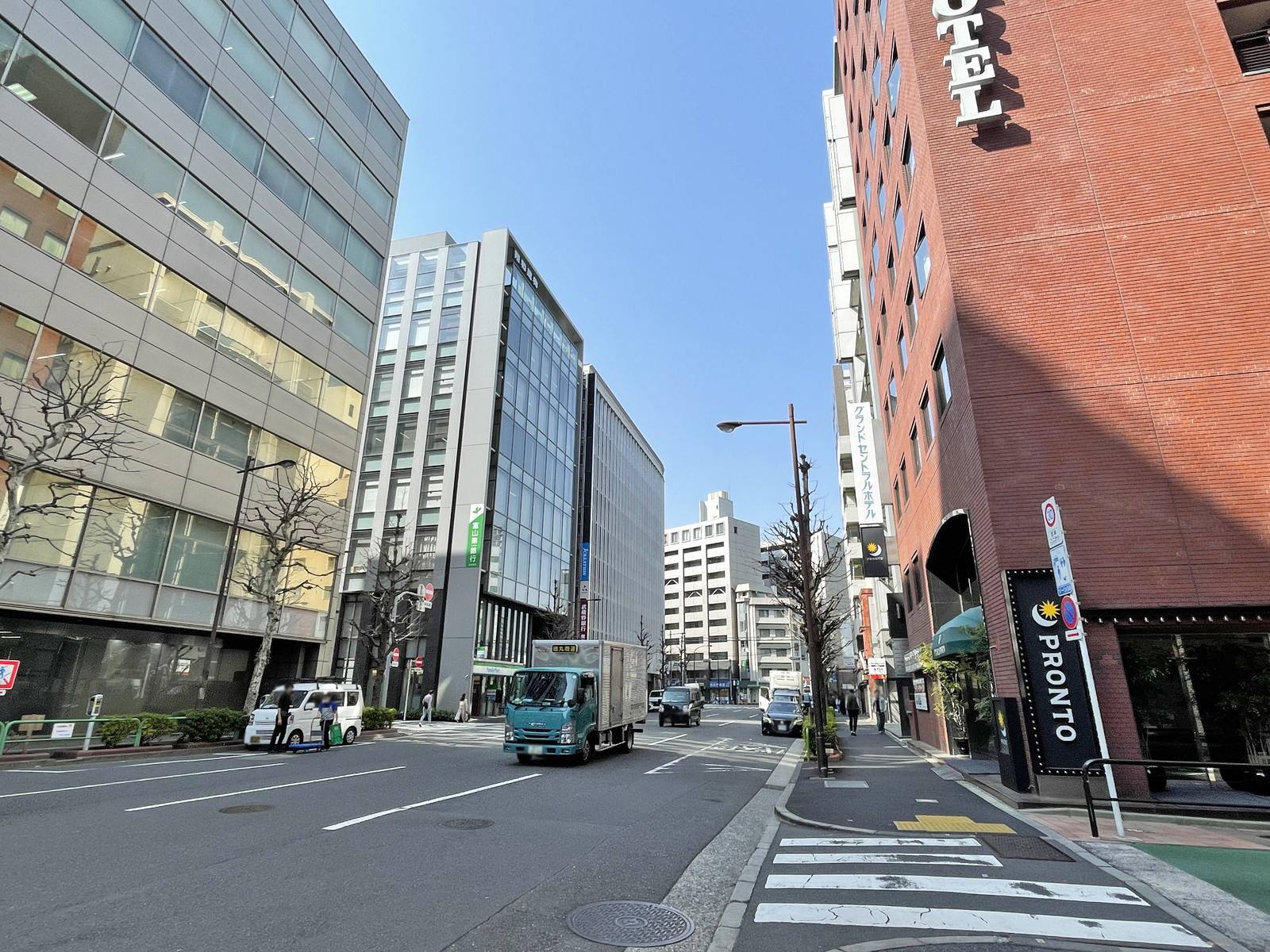 センボービル前面の神田警察通り