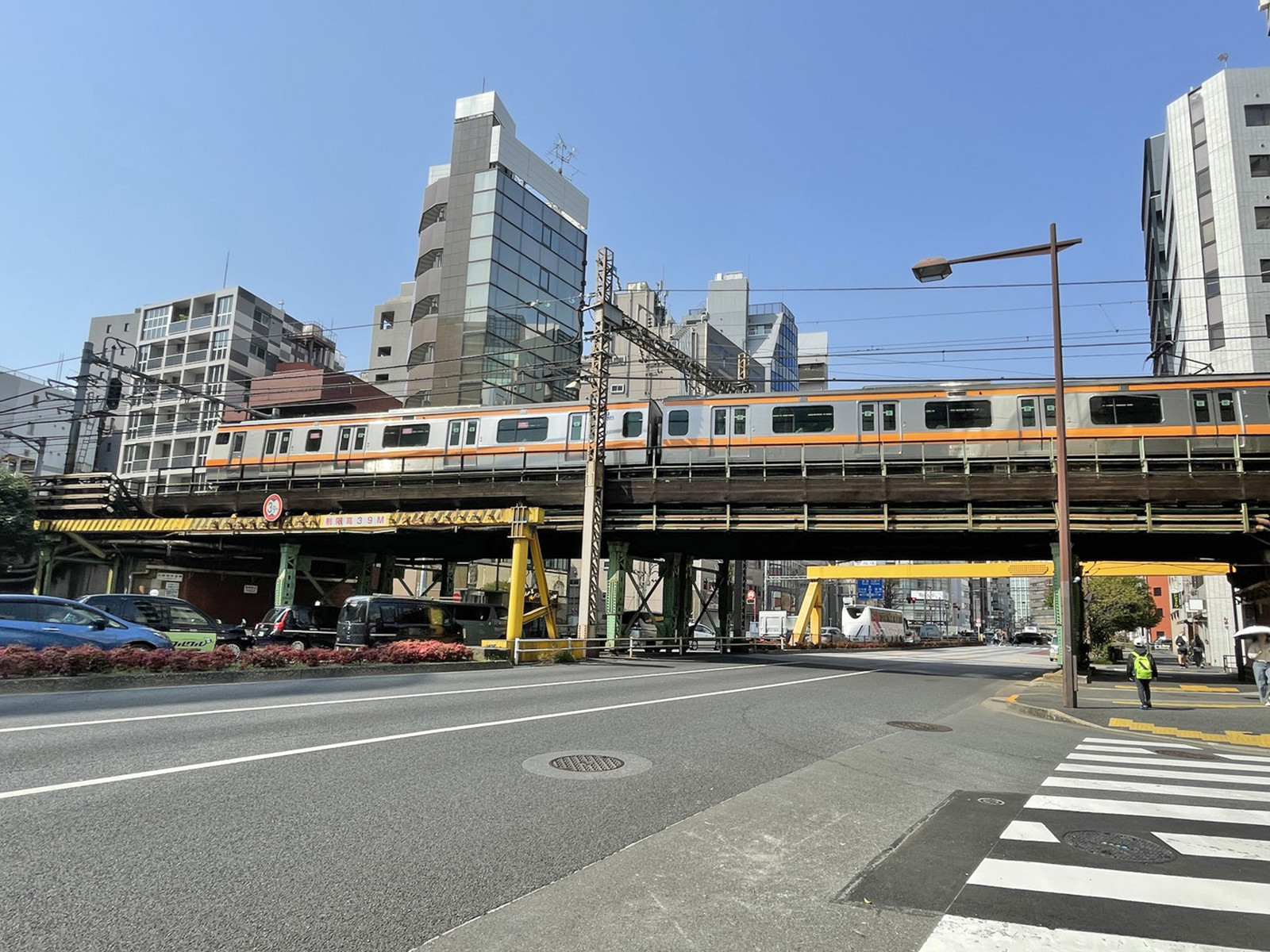 MA SQUARE AKIHABARA前面の靖国通り