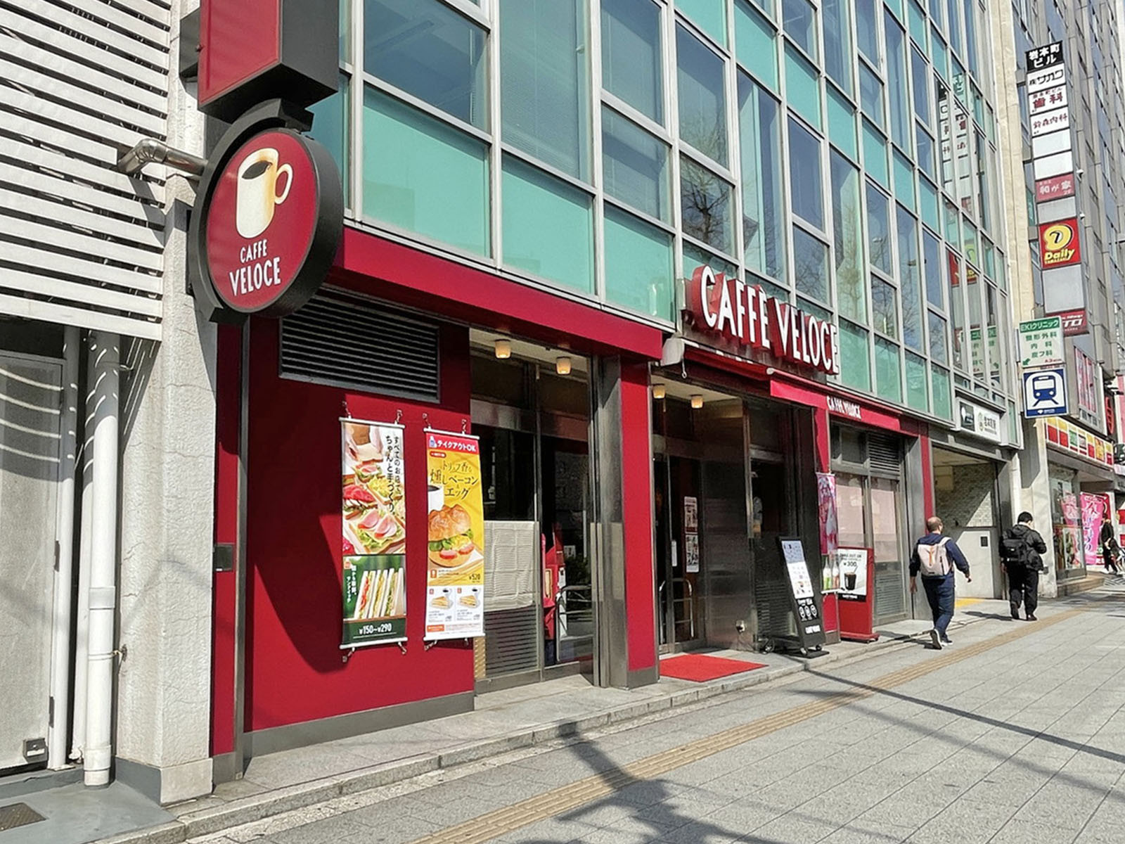 近くのカフェ・ベローチェ岩本町駅前店