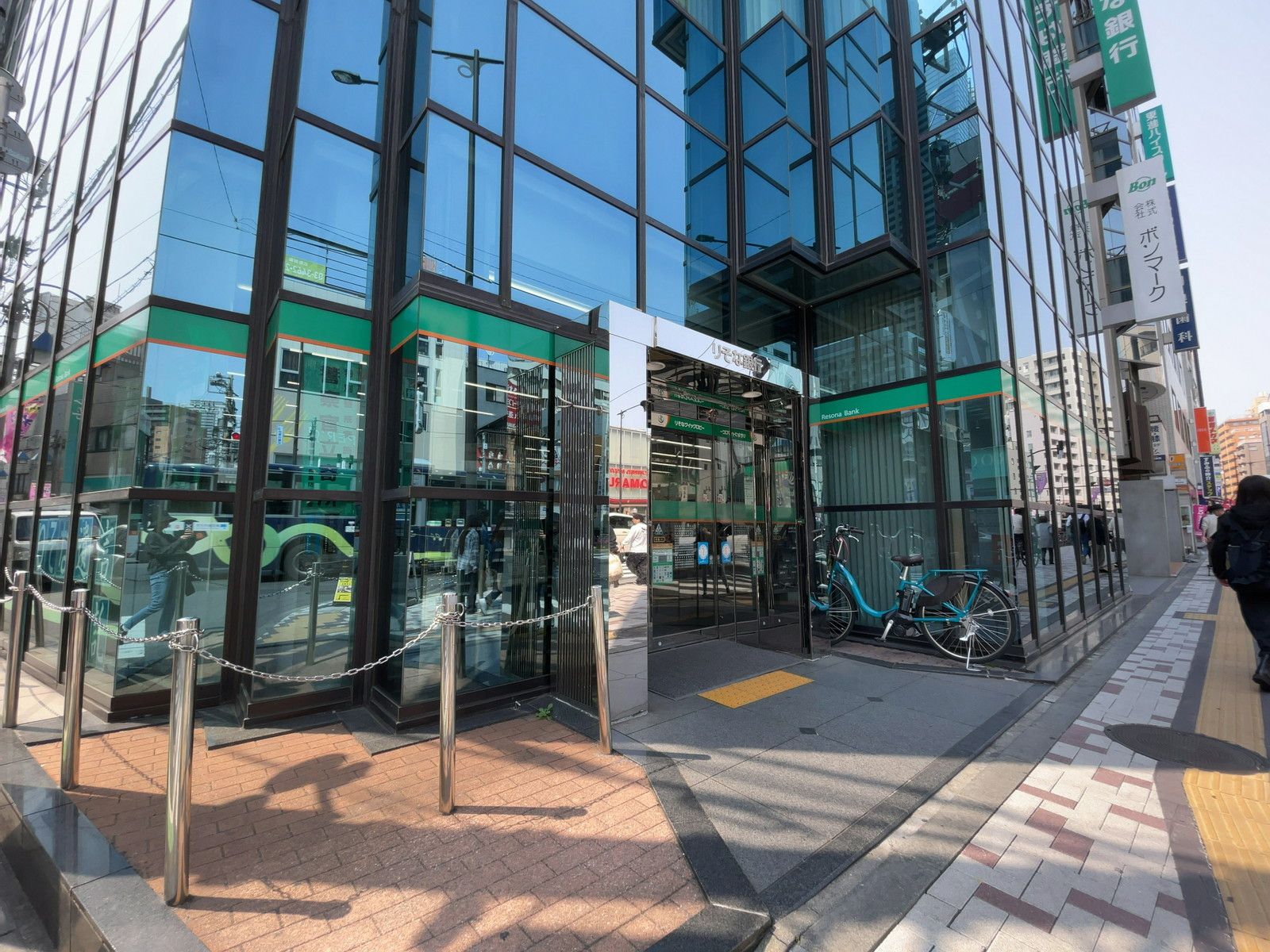 近くのりそな銀行 中目黒支店ATMコーナー