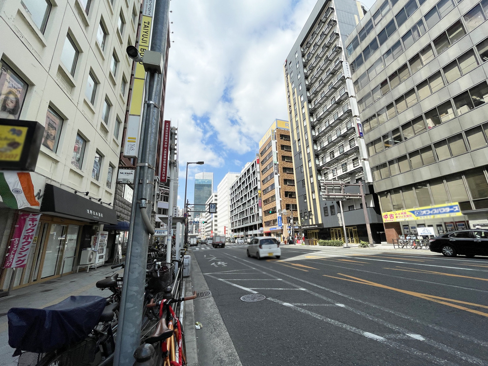 富士林プラザ8番館前面の通り