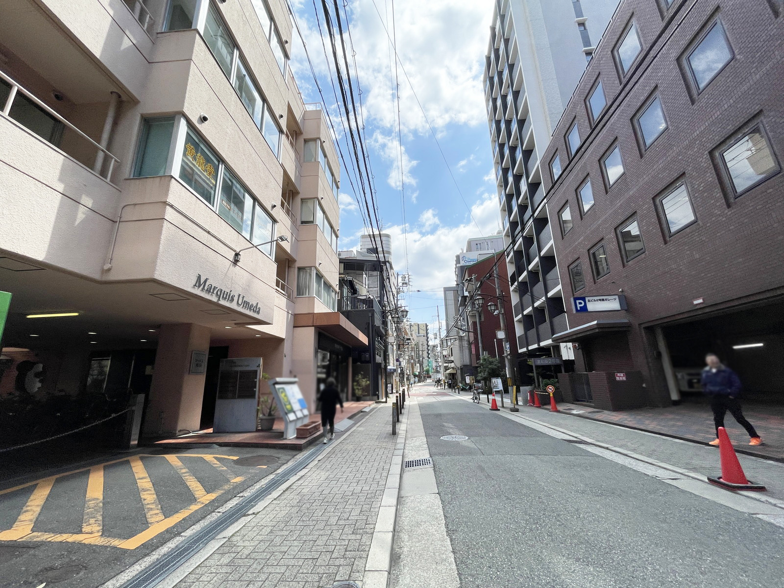 アクセスビル前面の通り