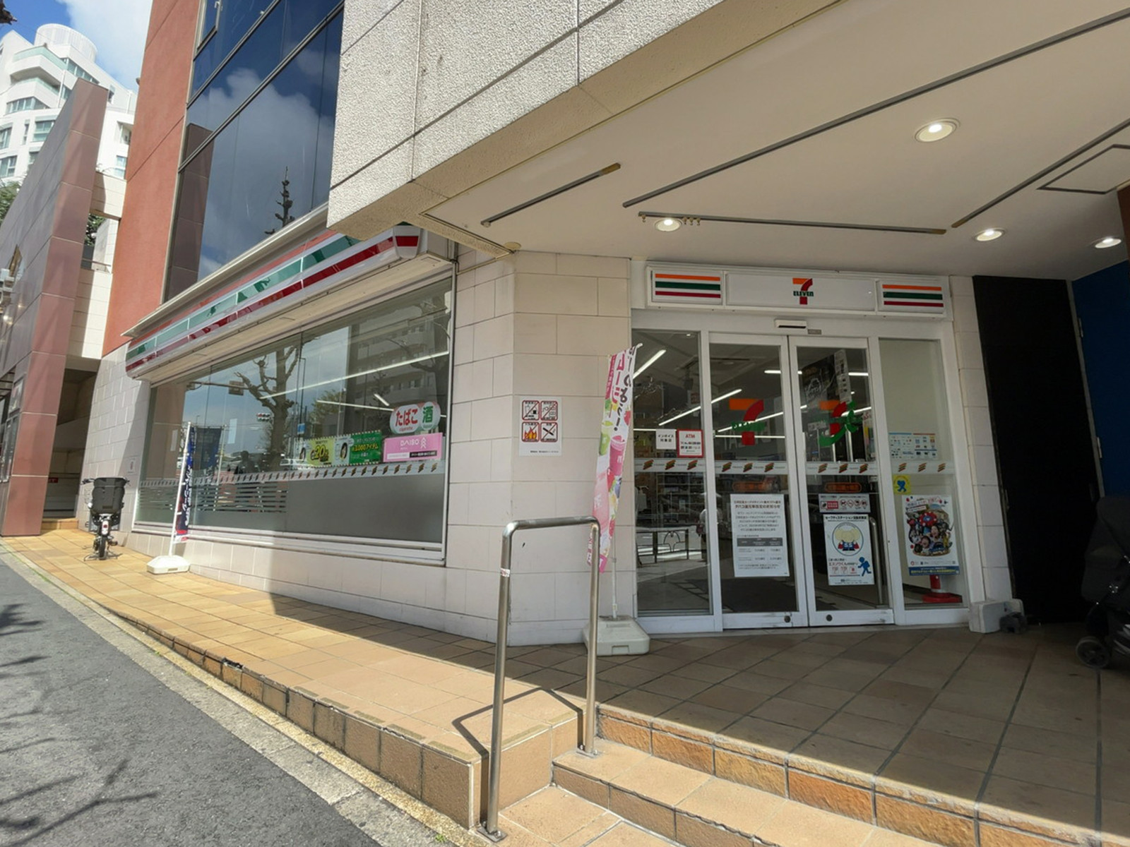 徒歩1分のセブン-イレブン 代官山鎗ヶ崎店