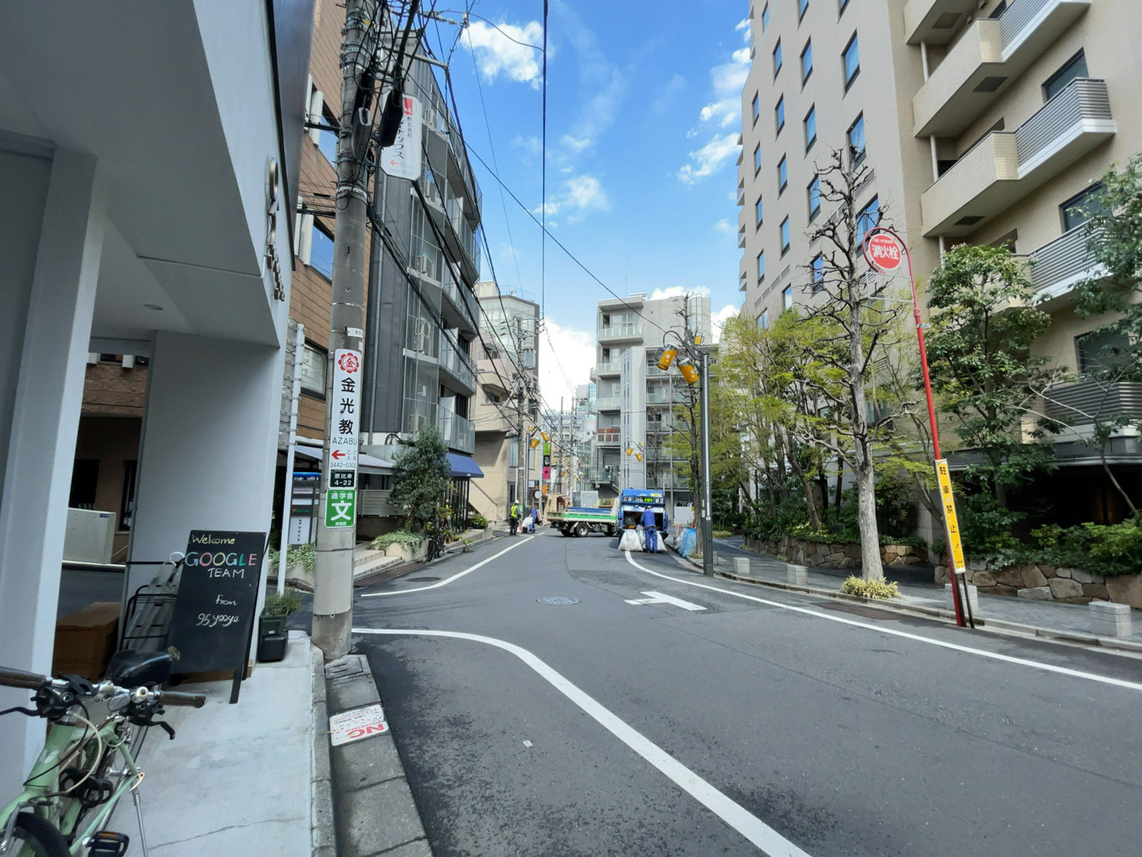 恵比寿イーストスクエア前面の通り