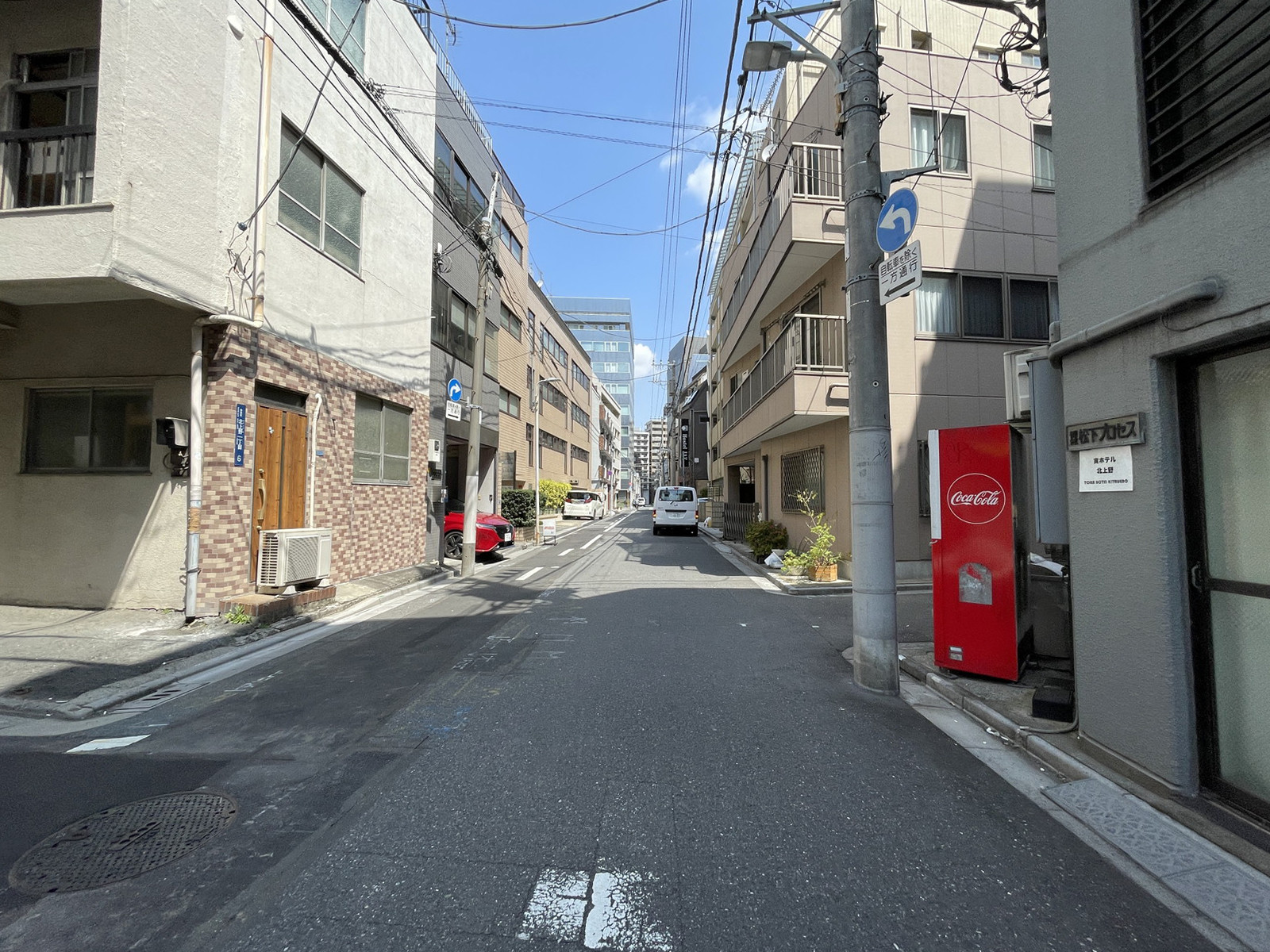 ノルドビル前面の通り