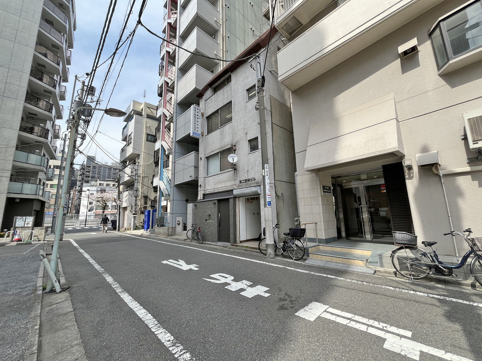 巣鴨サマリヤマンション前面通り
