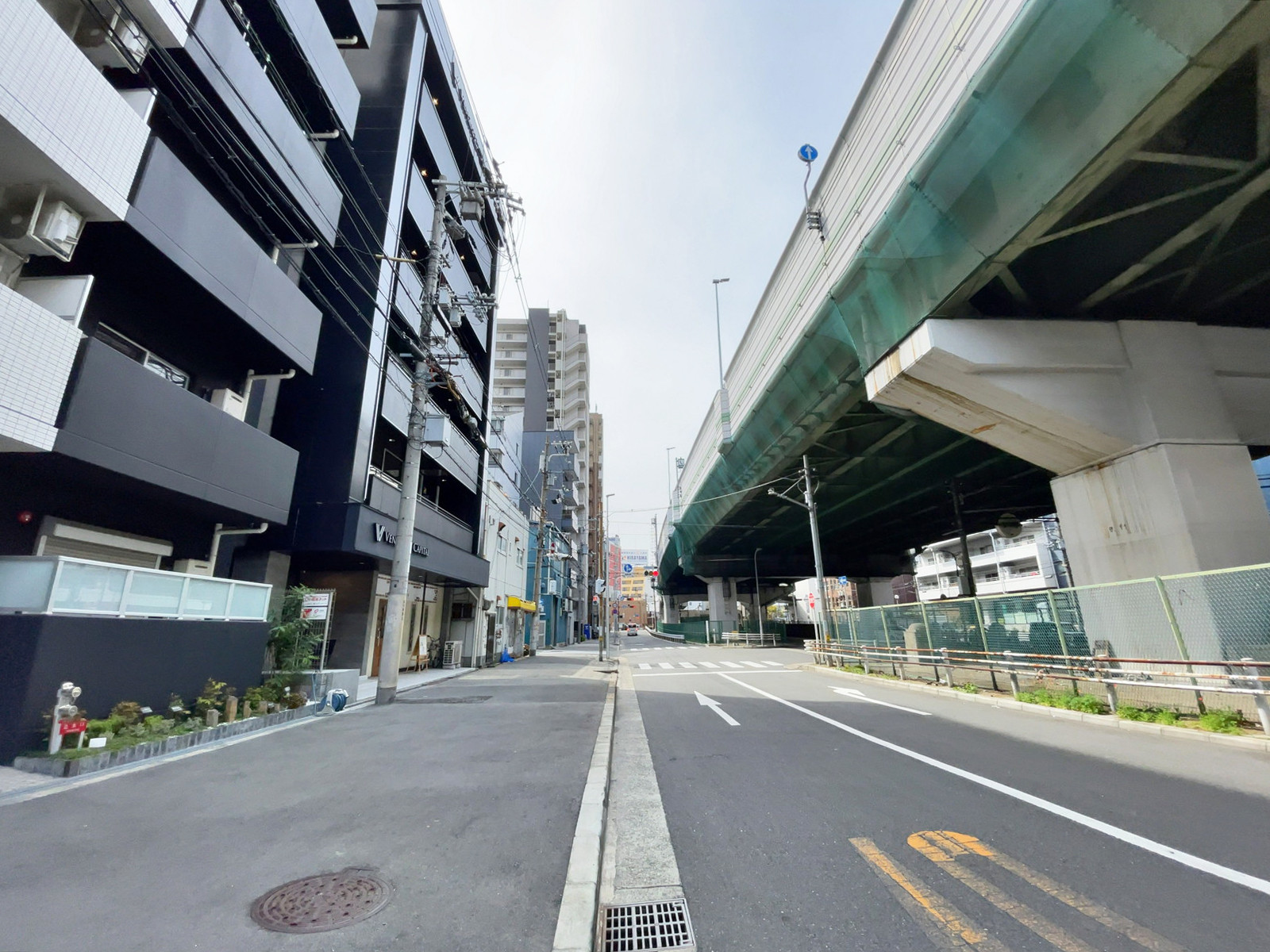 VENZAITEN BLDG. OSAKA前面の通り