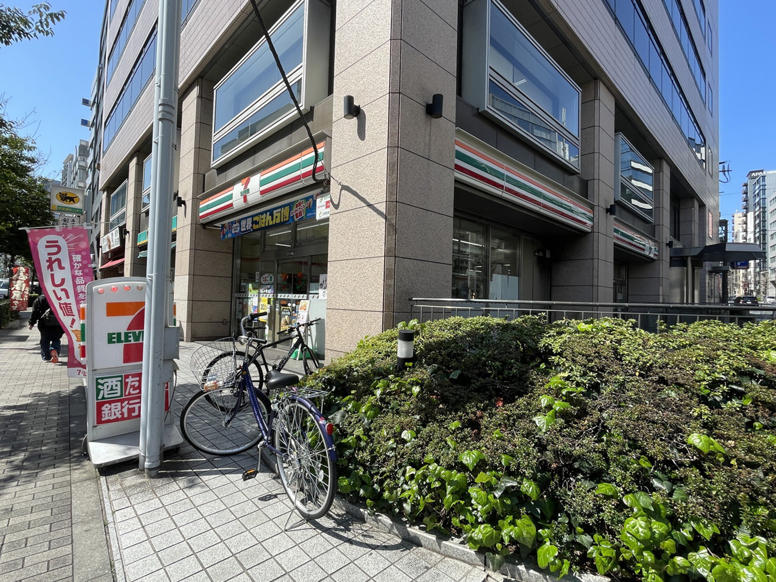 徒歩1分のセブン-イレブン 外神田2丁目妻恋坂店