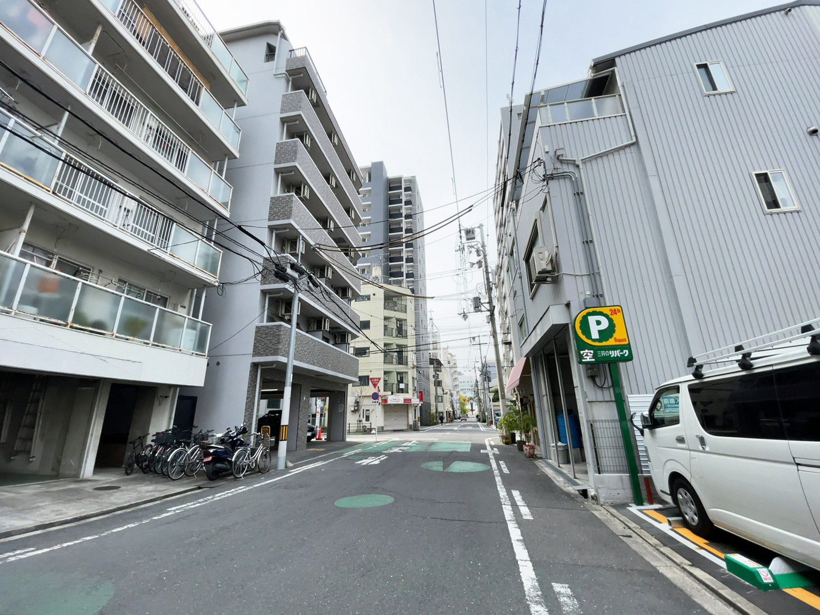 天満橋ビル前面の通り