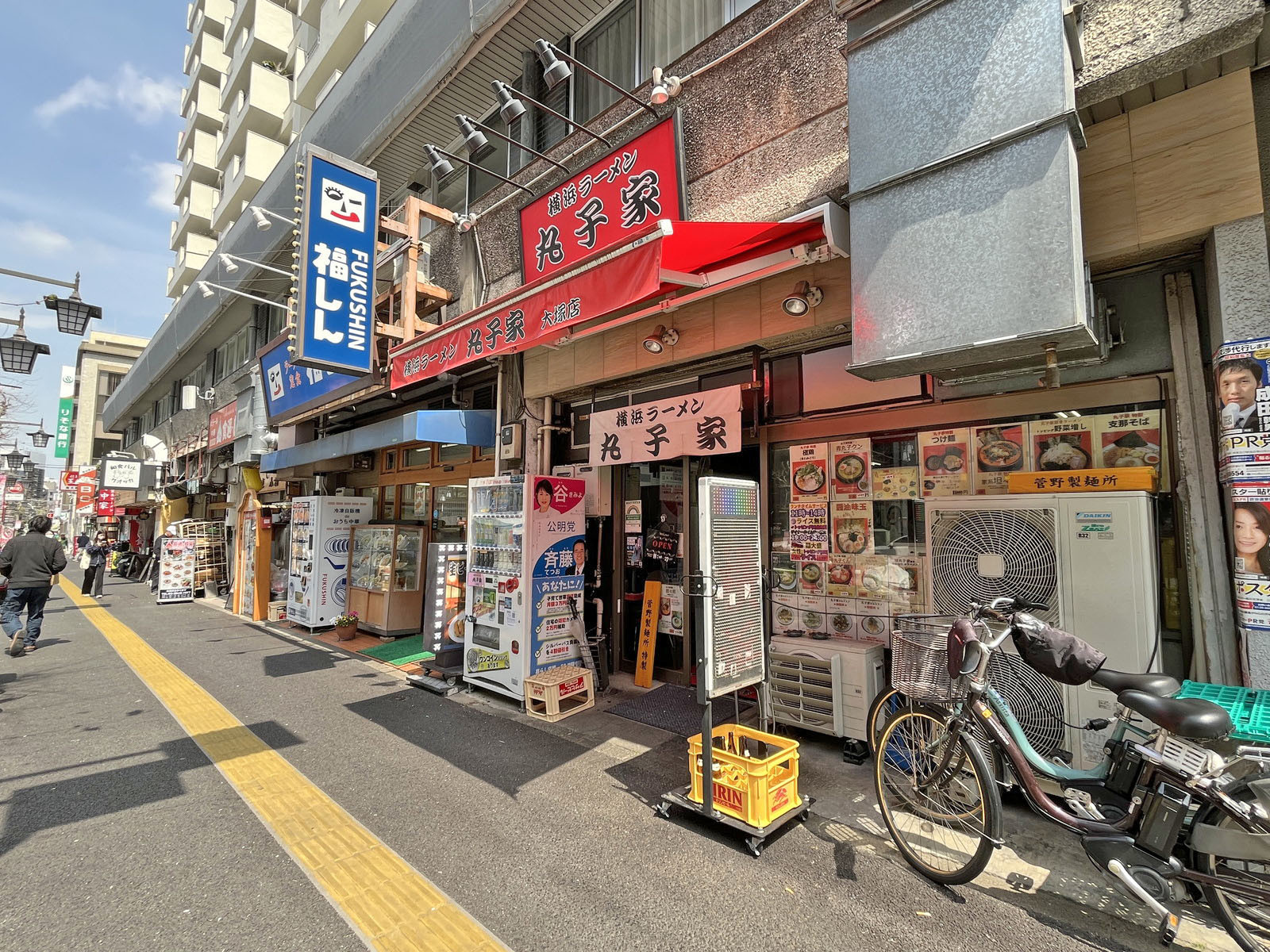 付近には飲食店が充実