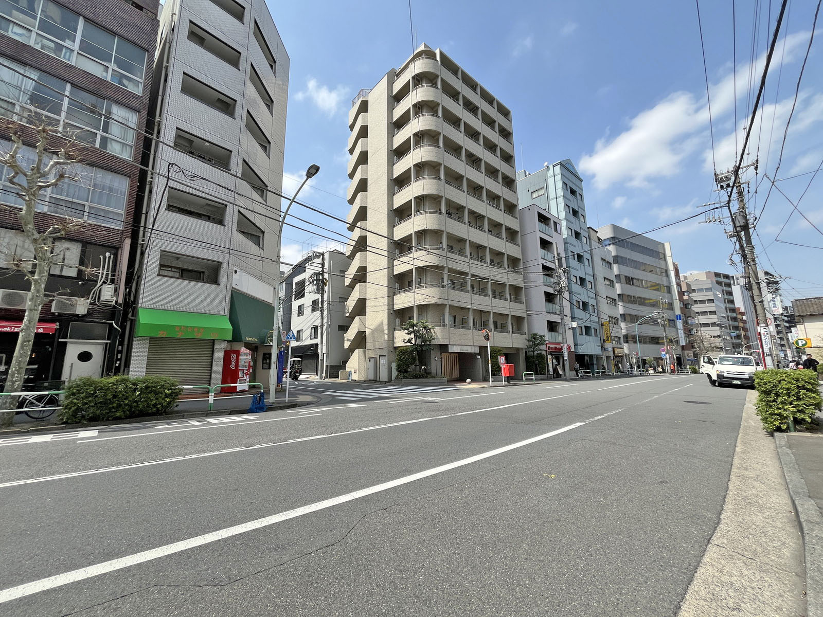 ME新大塚ビル前面の通り