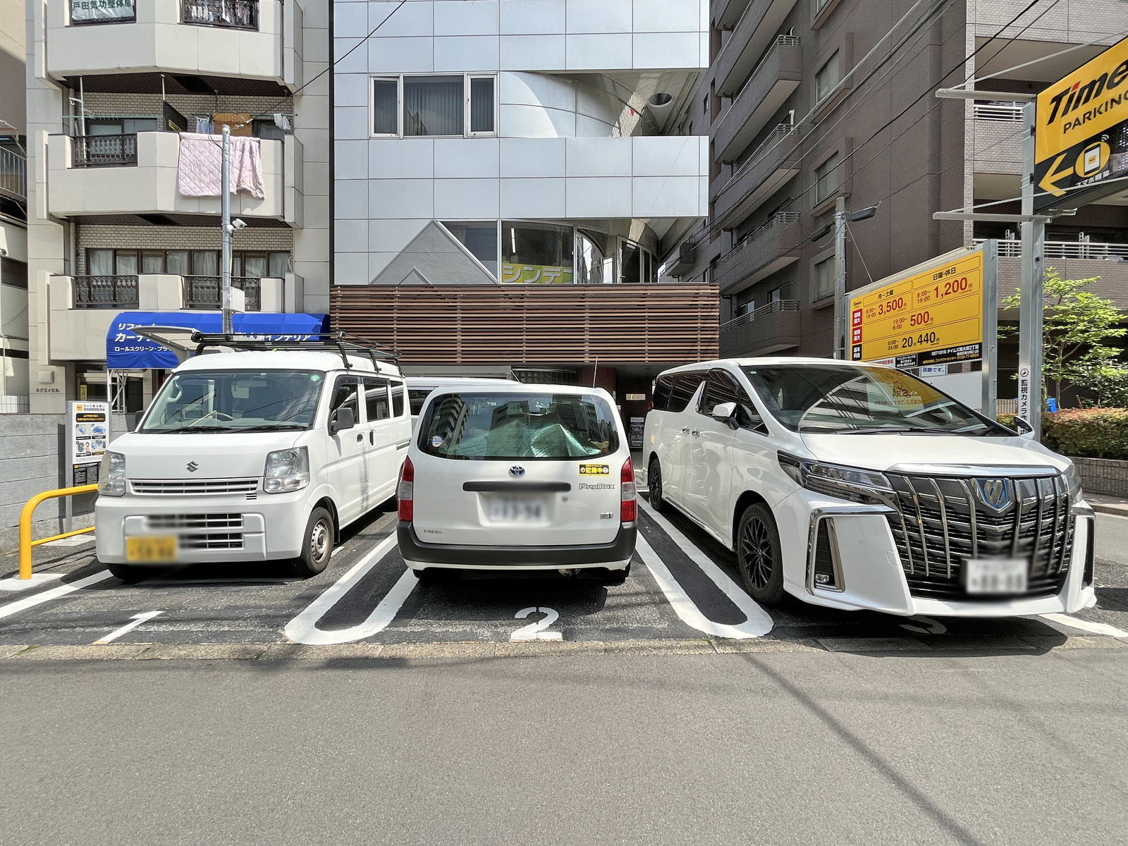 ビル前のコインパーキング