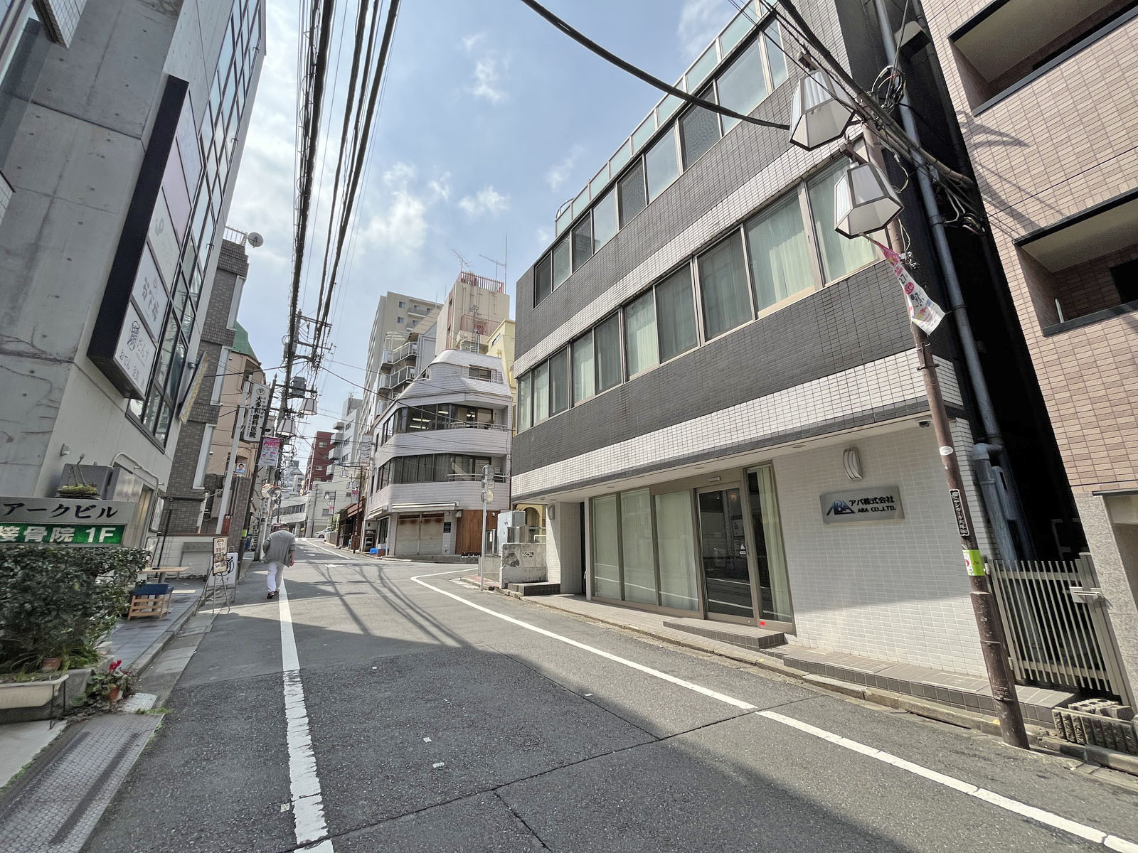 HKアークビル前面通り