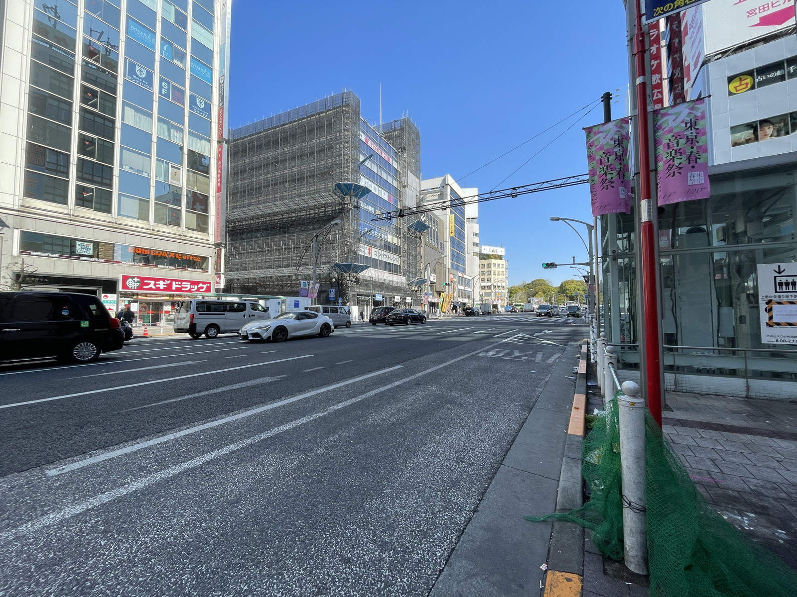 THE PARK前面の中央通り