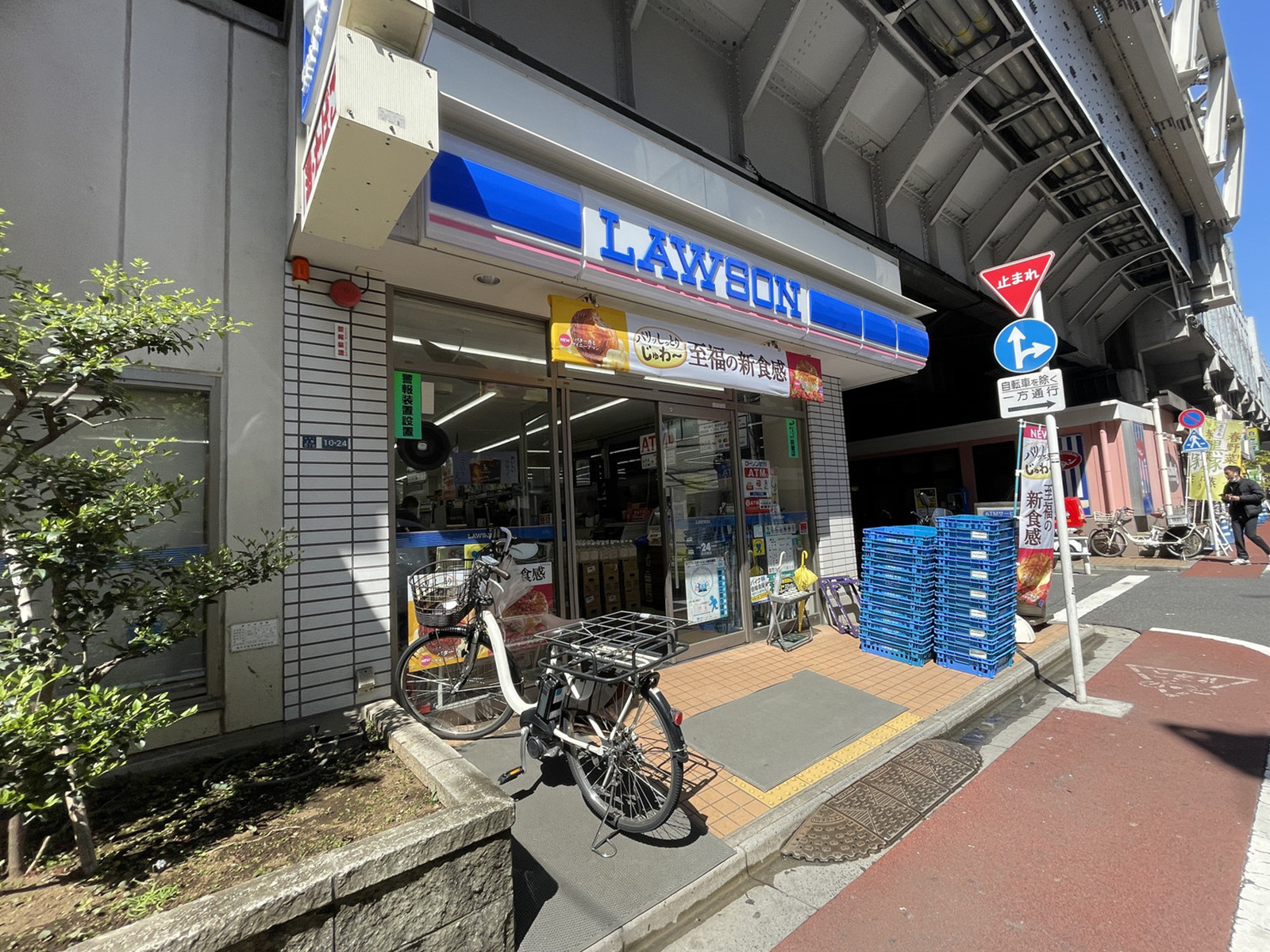 徒歩1分のローソン 上野5丁目店