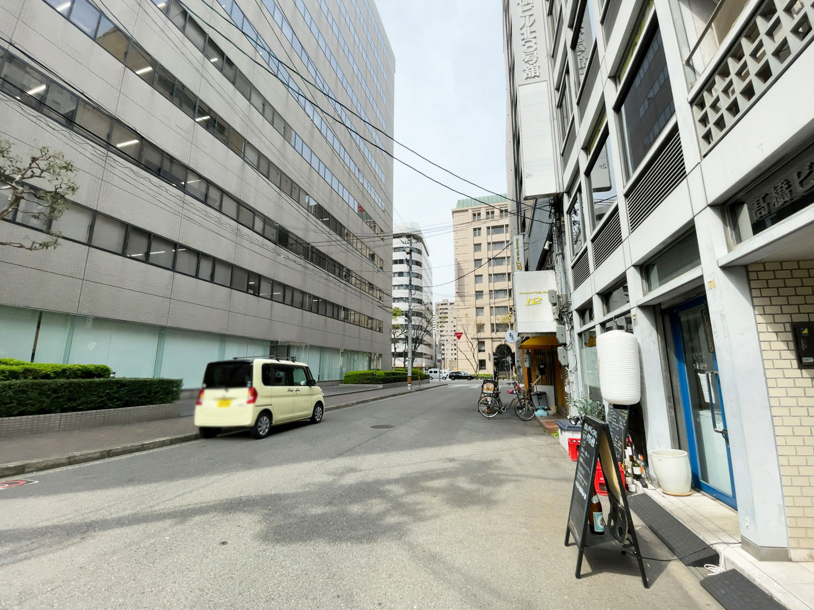 高橋ビル北3号館前面の通り