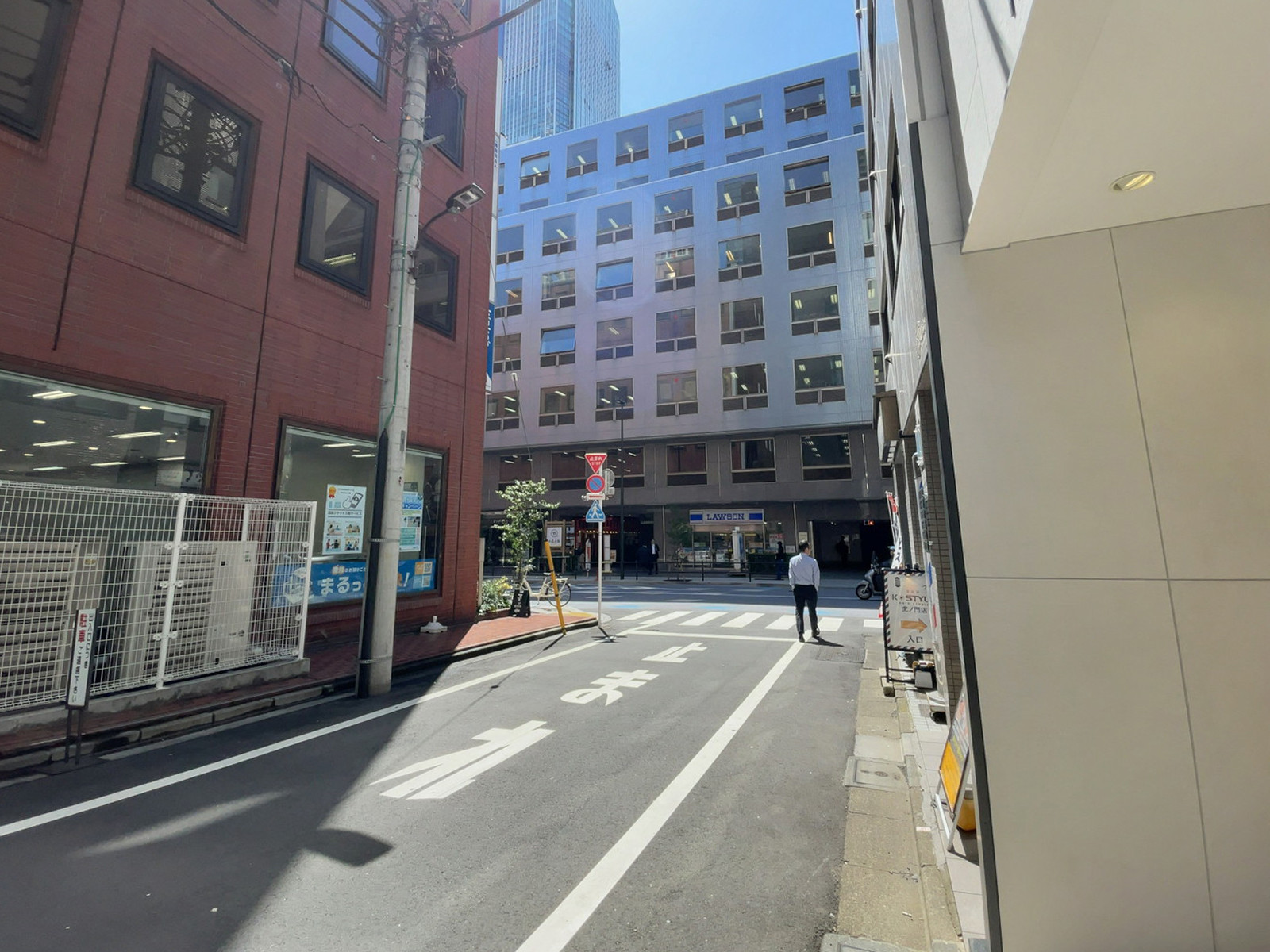 TRUST VALUE 虎ノ門前面の通り