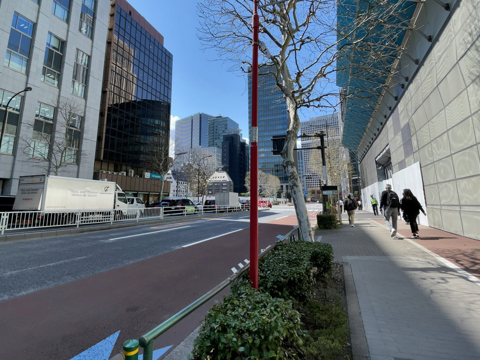 NS虎ノ門ビル前面の通り