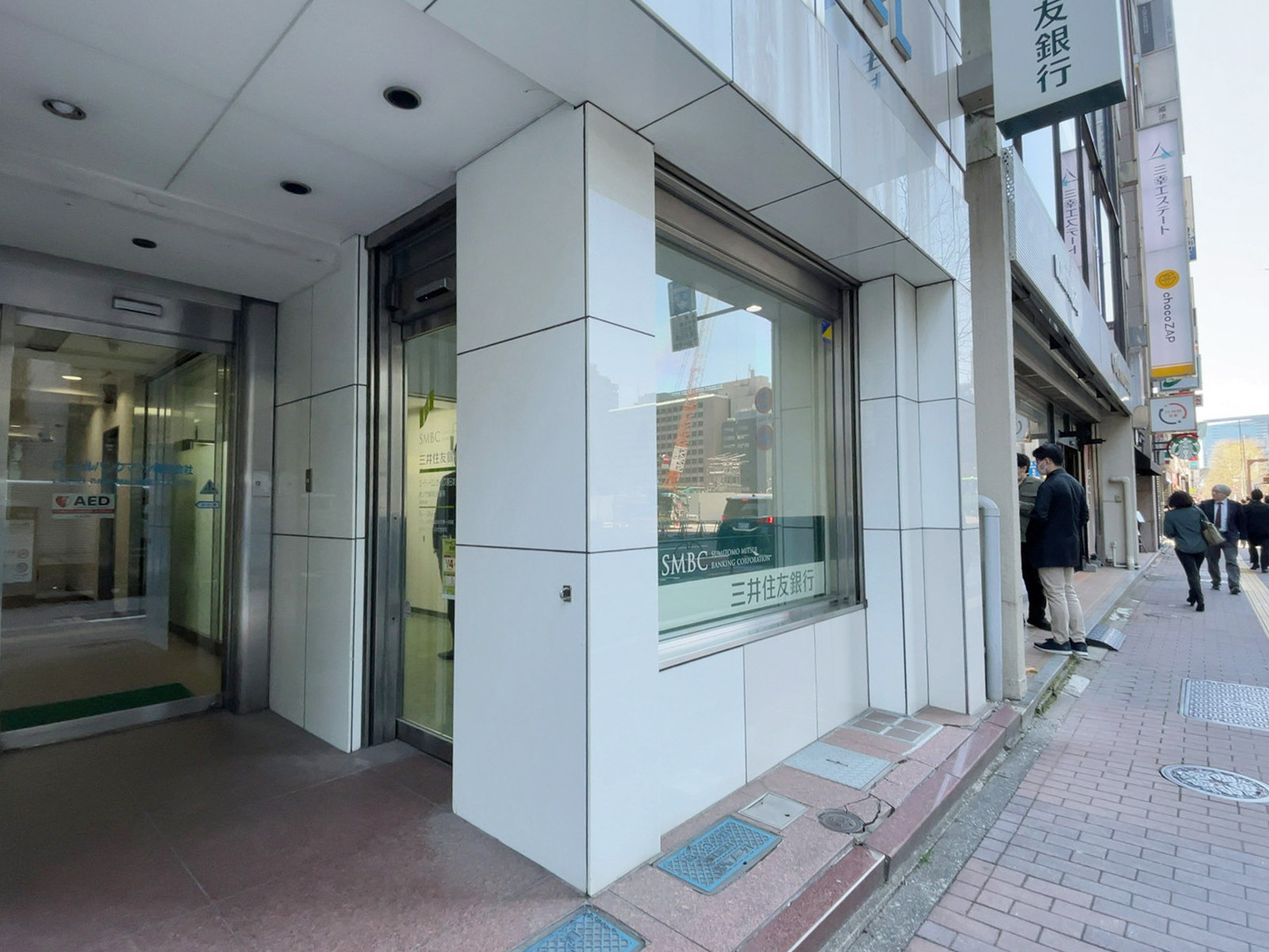付近の三井住友銀行 虎ノ門駅前出張所