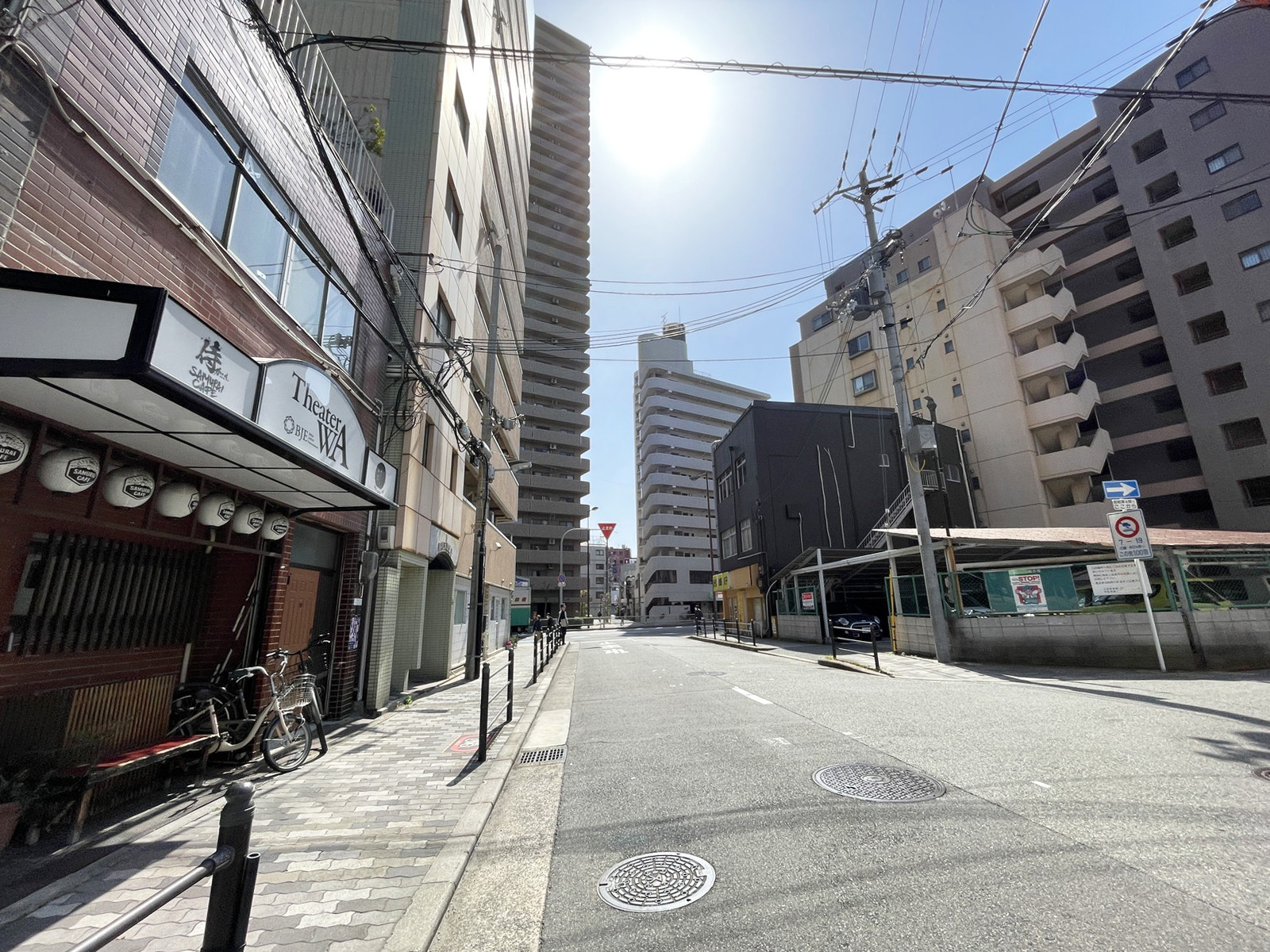 若松ビル前面の通り