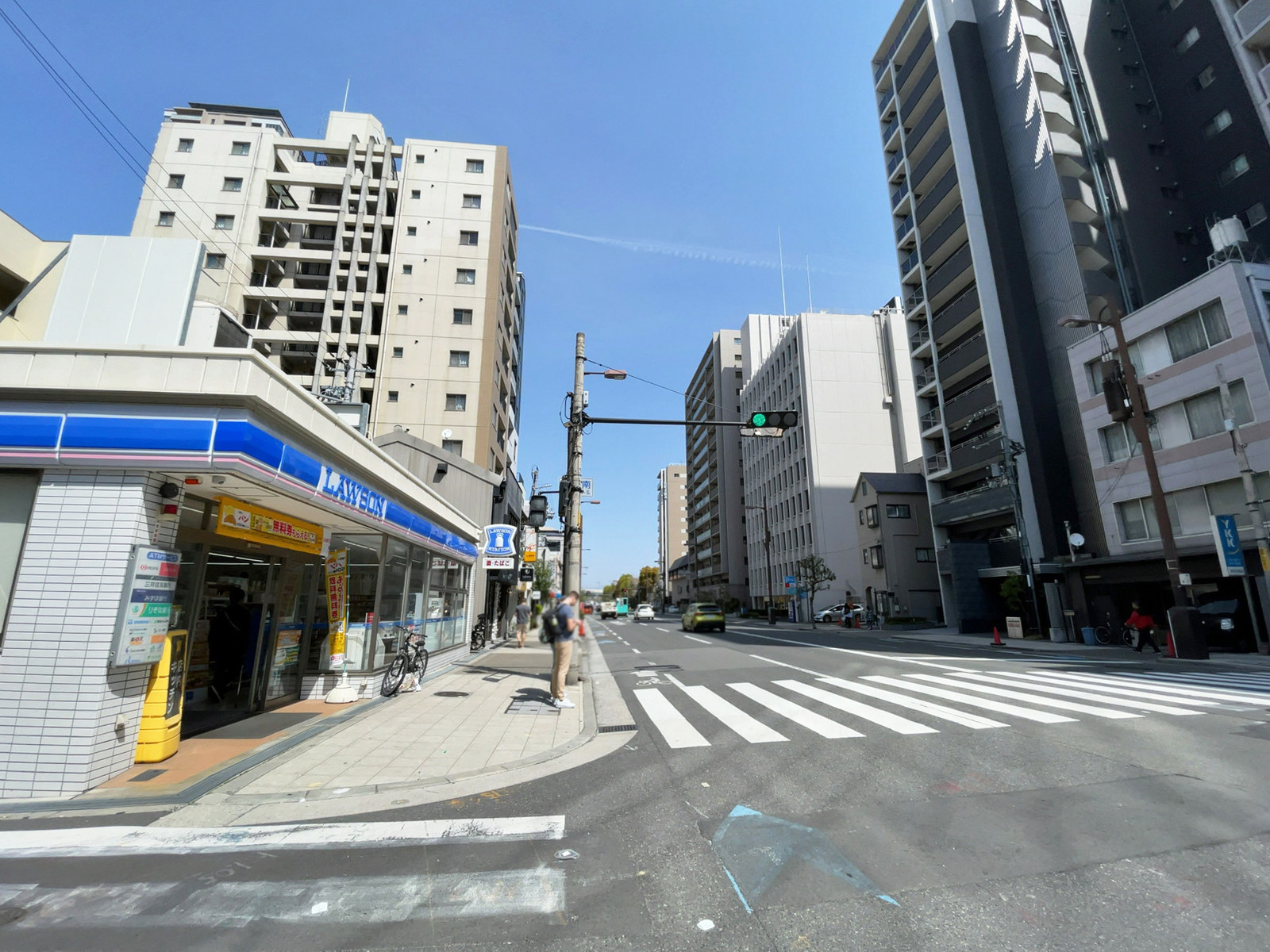 クリエイト上町ビル前面の通り