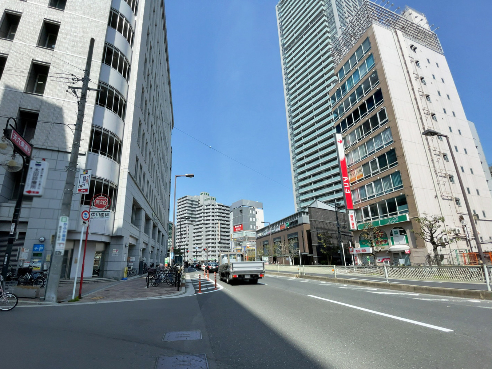 朝日生命天六ビル前面の通り