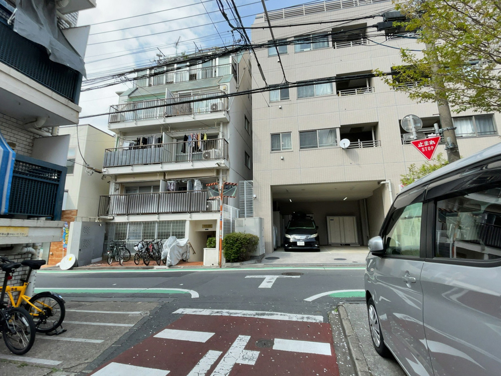 新和ビル前面の通り