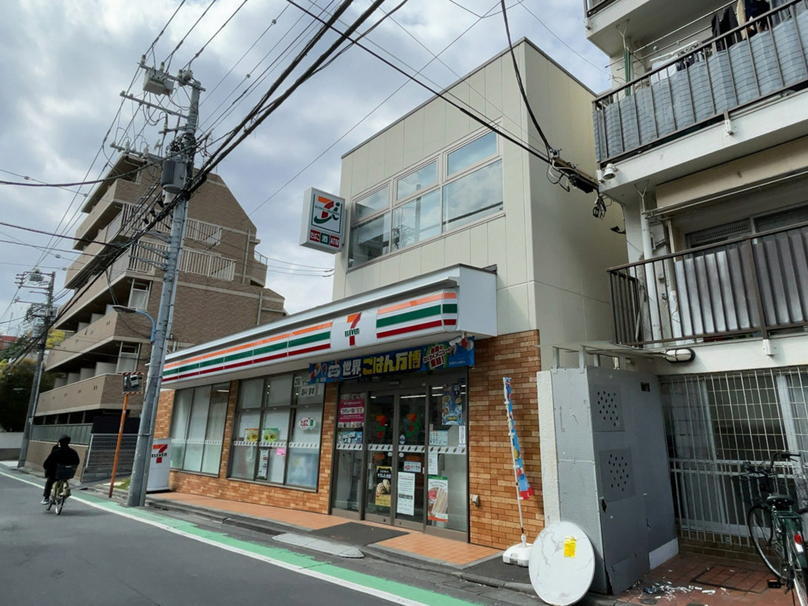 徒歩1分のセブン-イレブン 新宿大久保3丁目店
