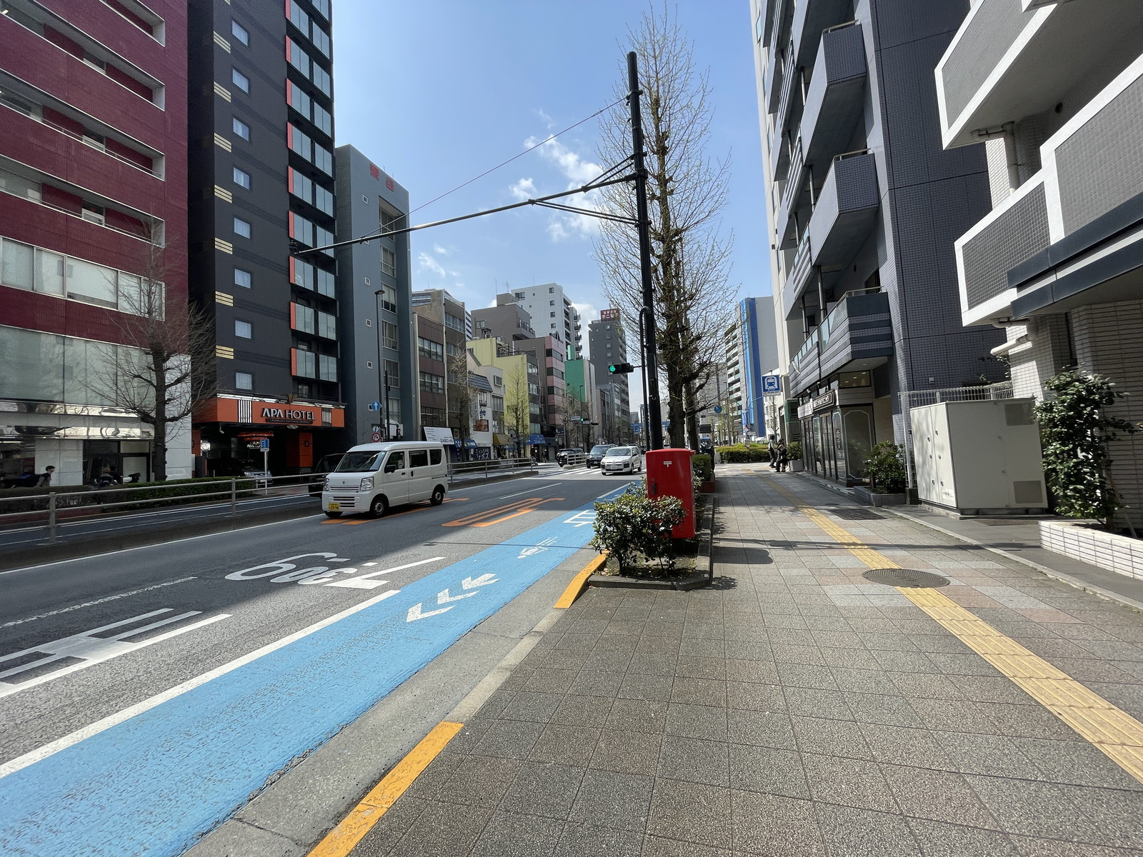 蔵前セントラルビル前面の通り