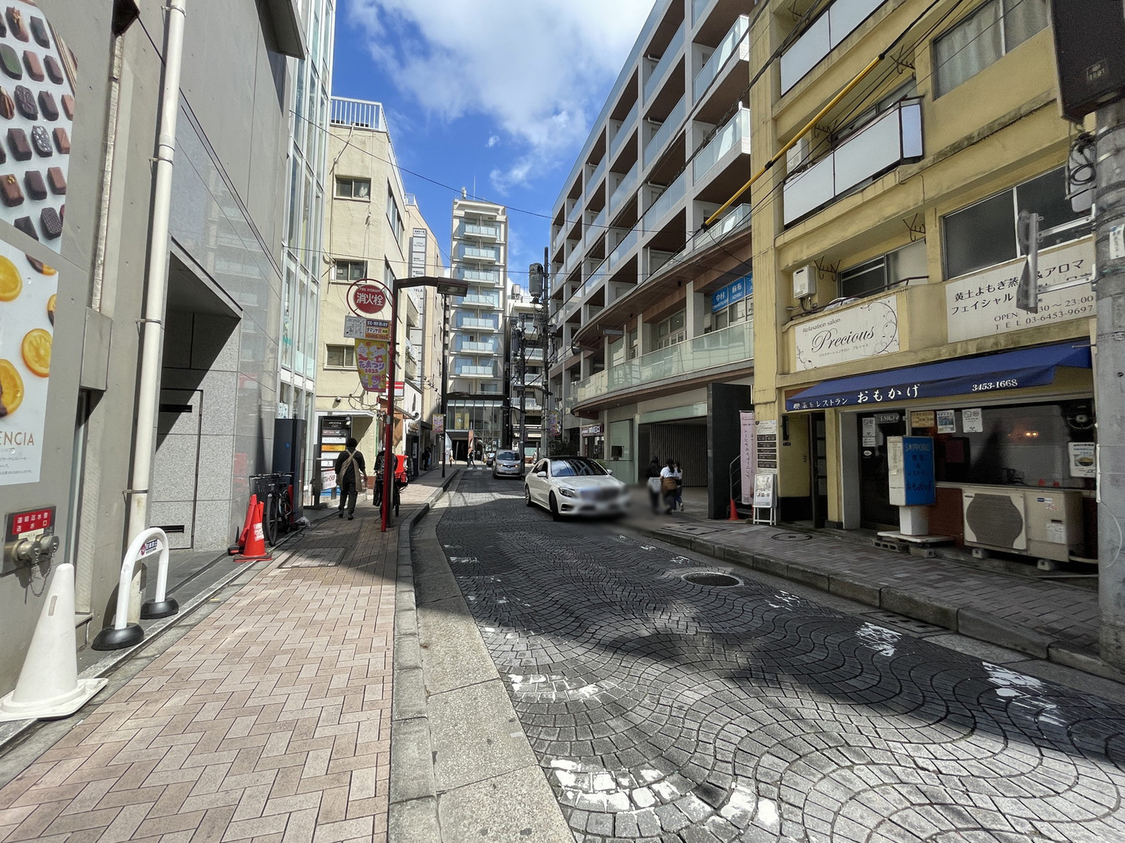 新麻布十番ビル前面の通り